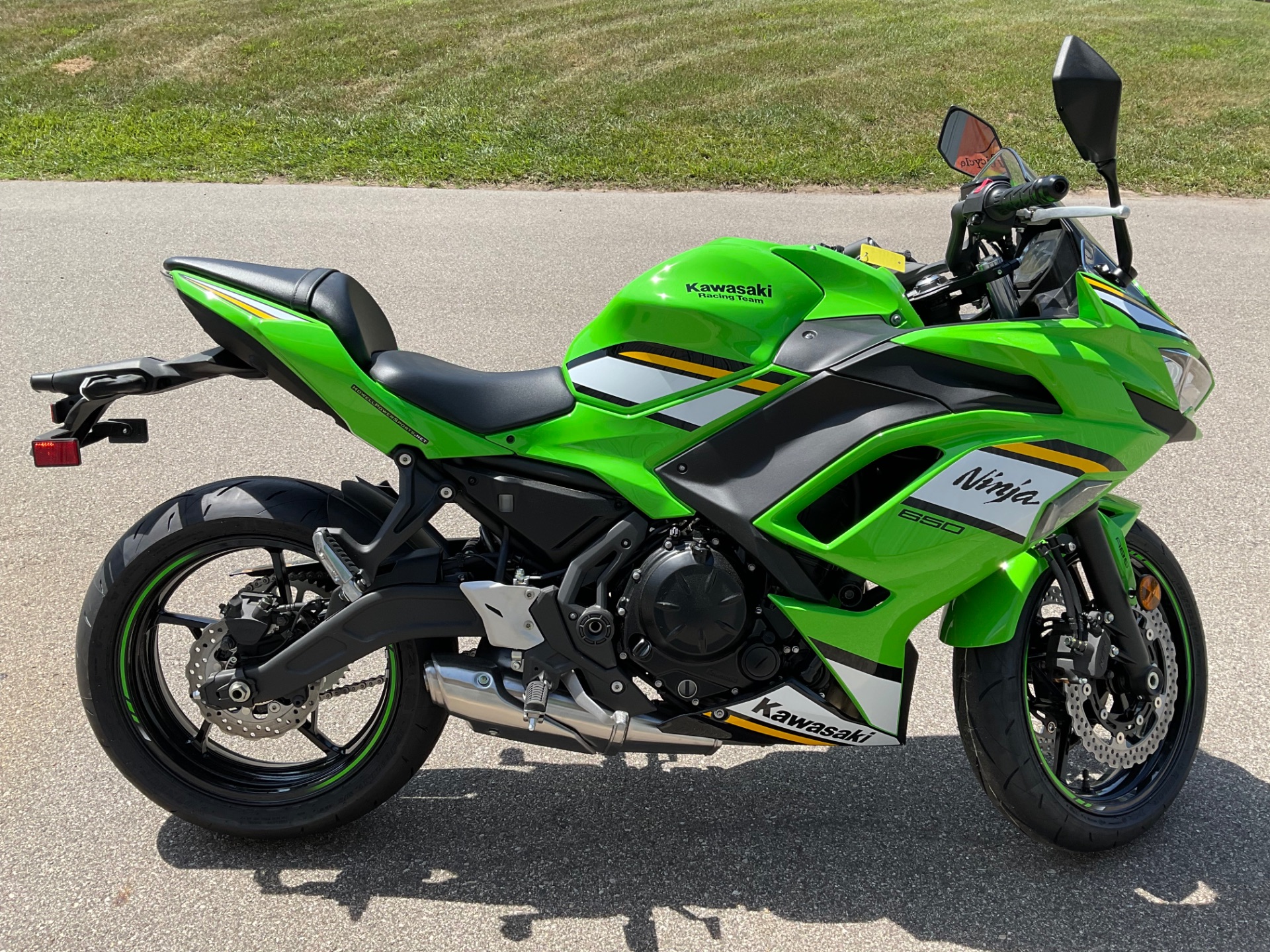 2025 Kawasaki Ninja® 650 KRT Edition ABS 6