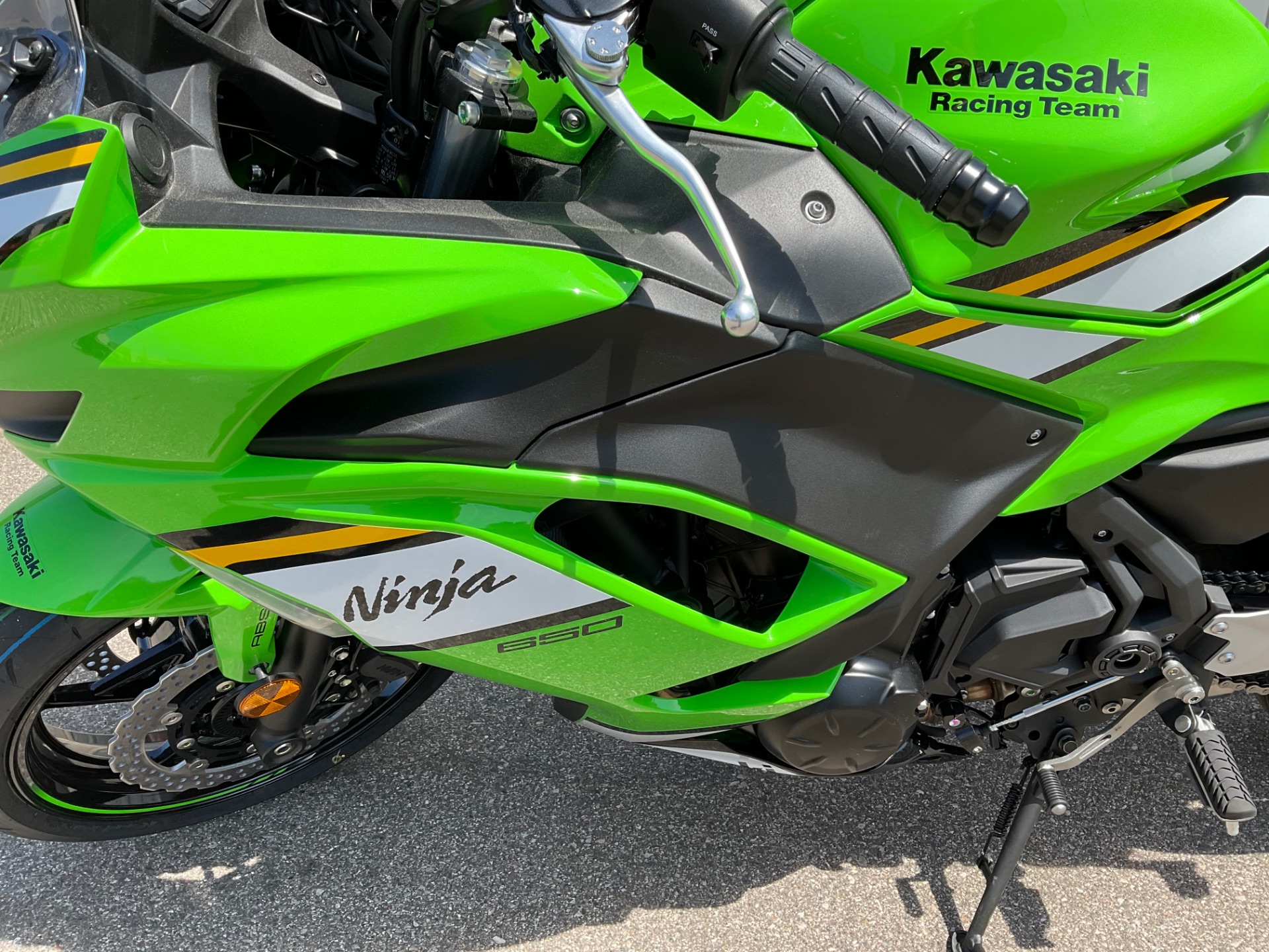 2025 Kawasaki Ninja® 650 KRT Edition ABS 10