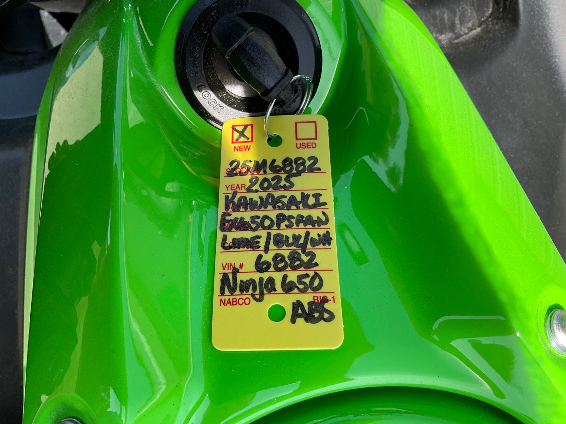 2025 Kawasaki Ninja® 650 KRT Edition ABS 11