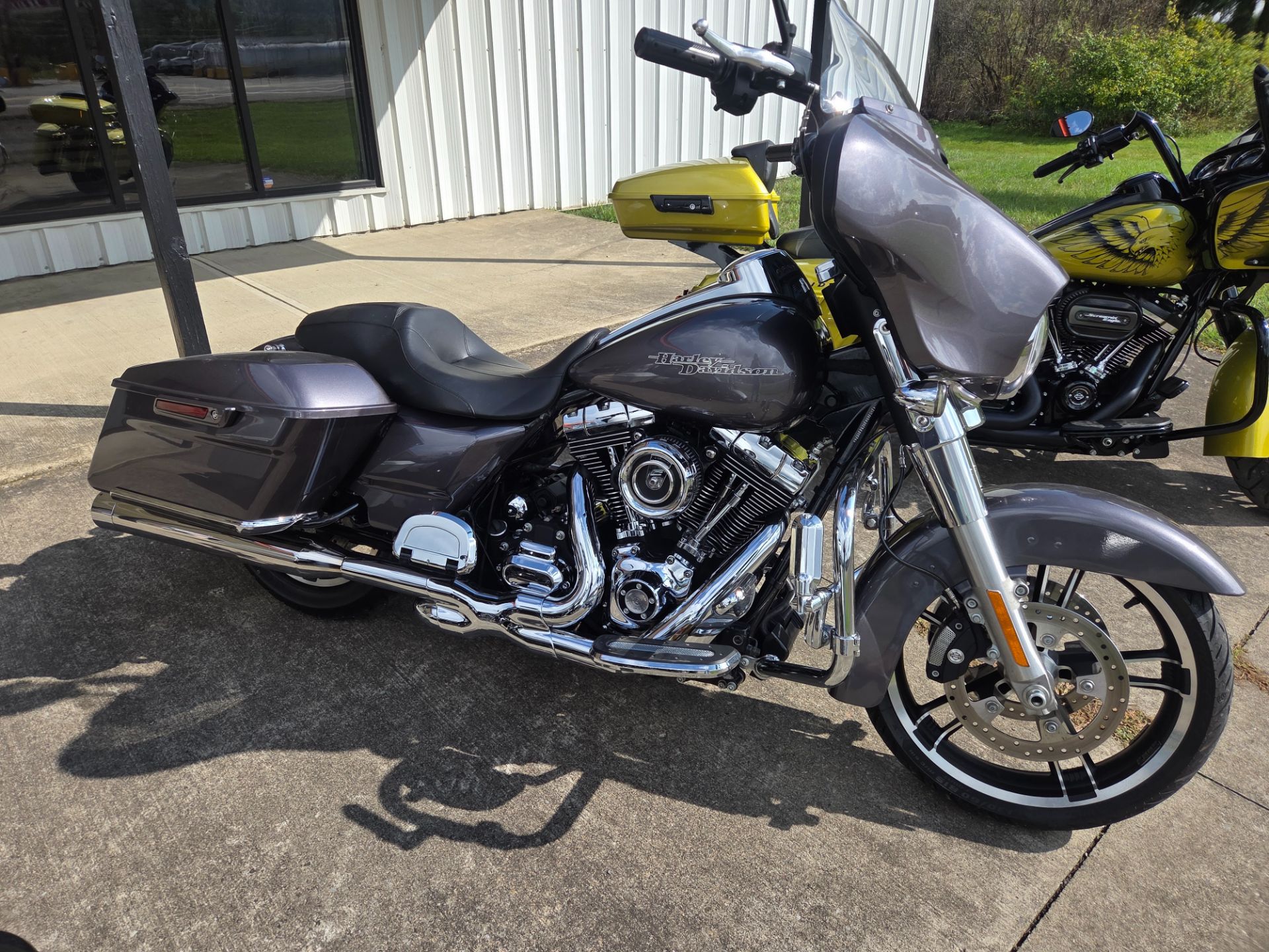 Used 2014 Harley-Davidson Street Glide® Brilliant Silver Pearl