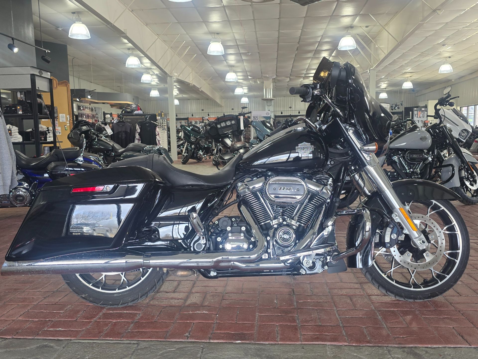 New 2023 Harley-Davidson Road Glide® Limited Vivid Black