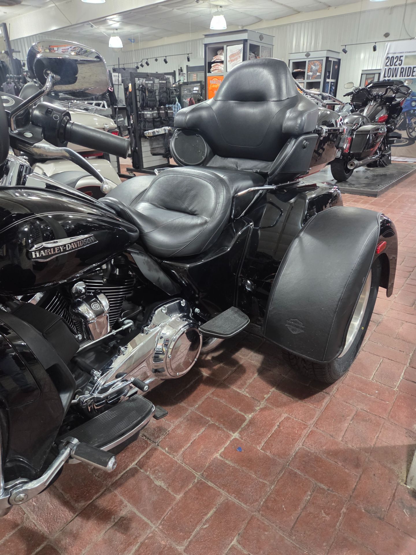 2017 Harley-Davidson Tri Glide® Ultra 4