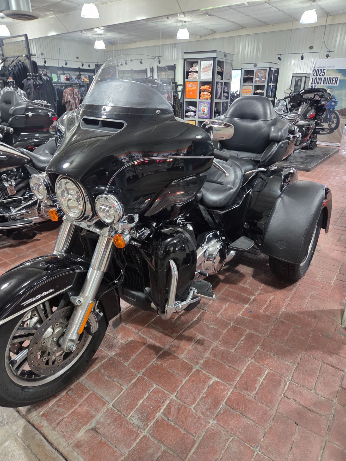 2017 Harley-Davidson Tri Glide® Ultra 5