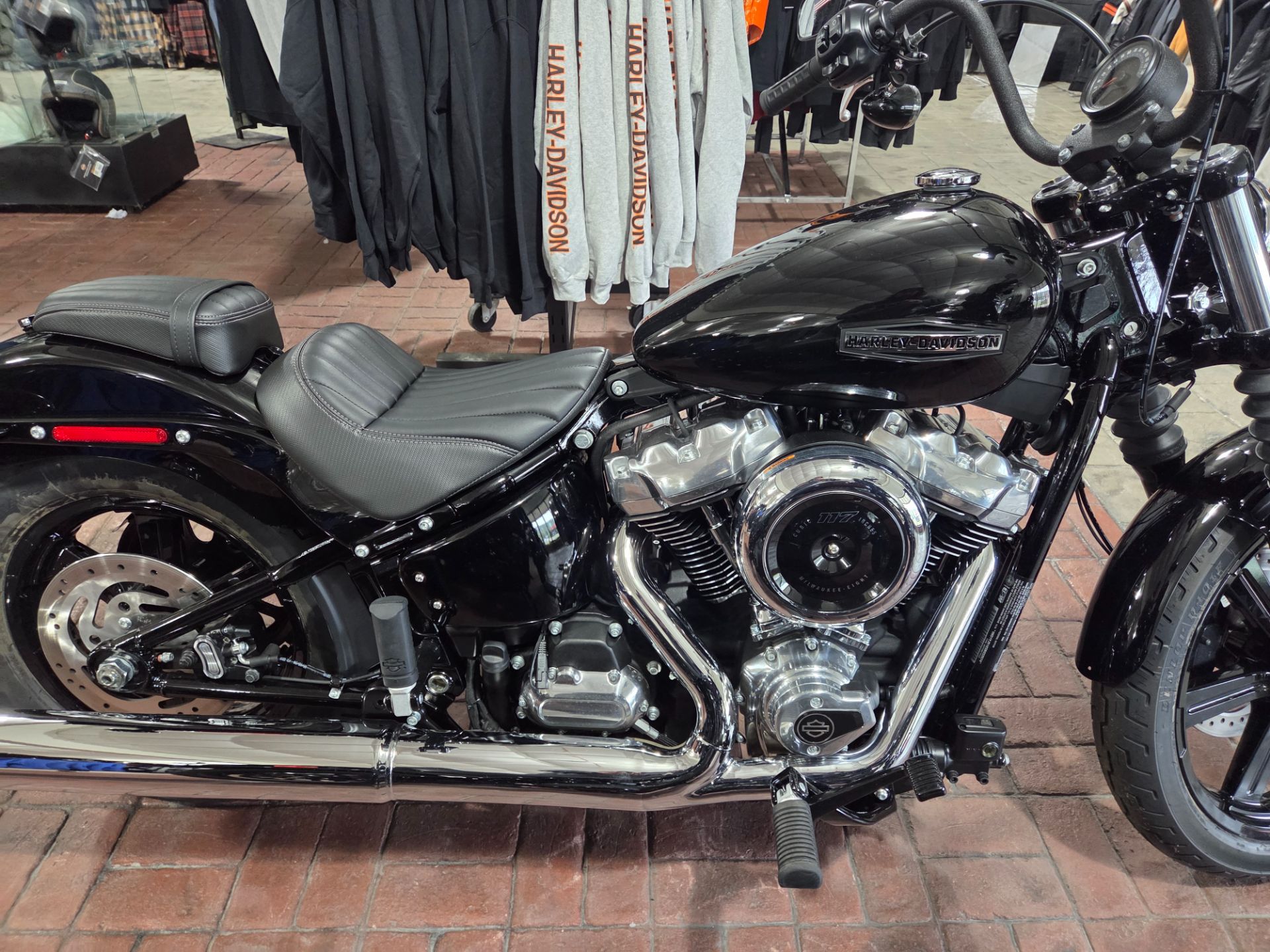 New 2025 Harley-Davidson Street Bob® Vivid Black with Cast Wheels