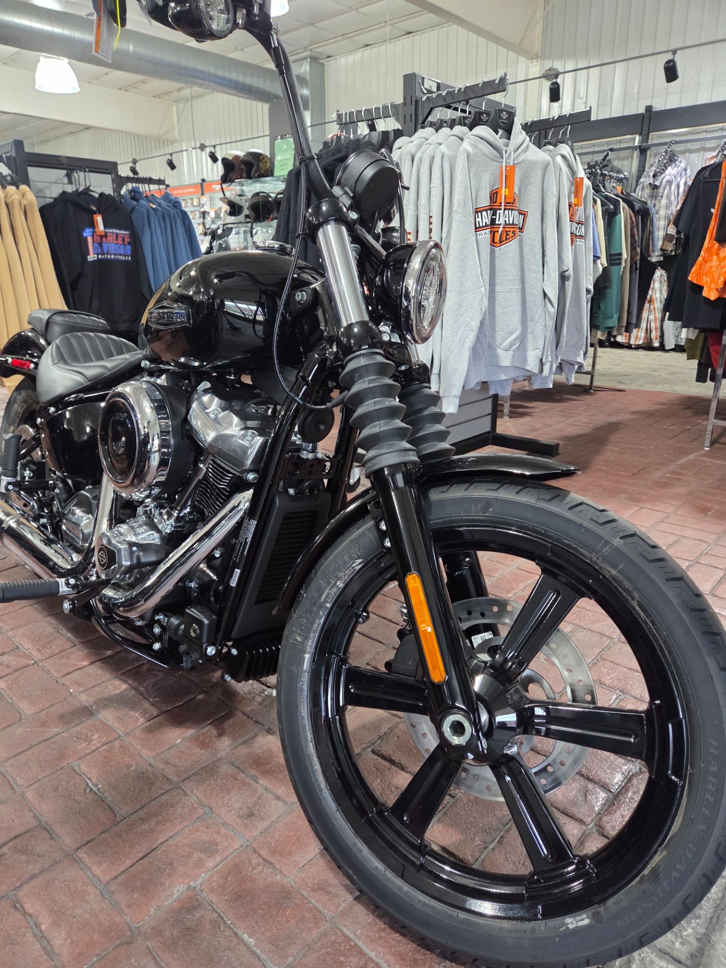 New 2025 Harley-Davidson Street Bob® Vivid Black with Cast Wheels