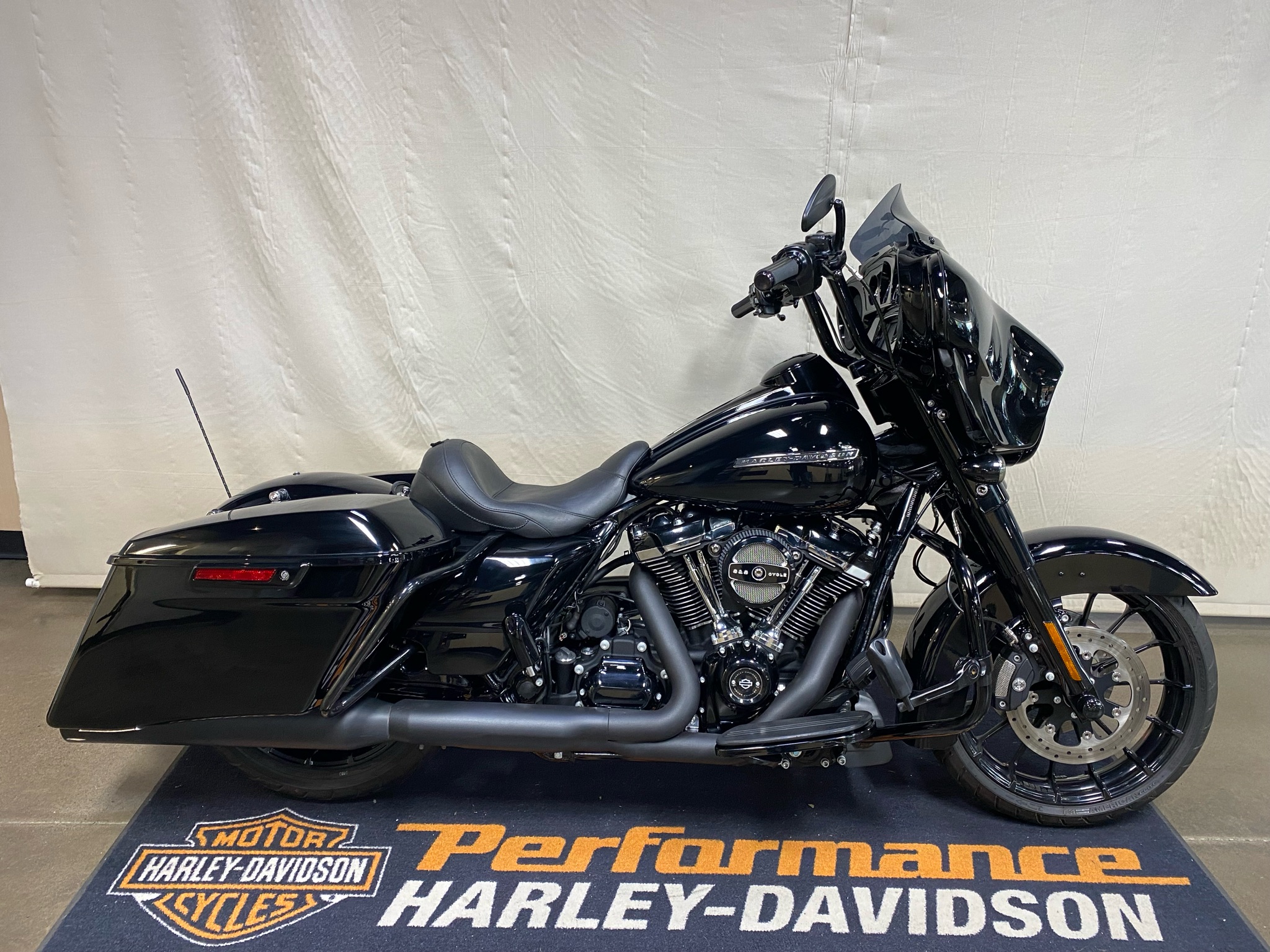 2018 Harley-Davidson Street Glide® Special 1
