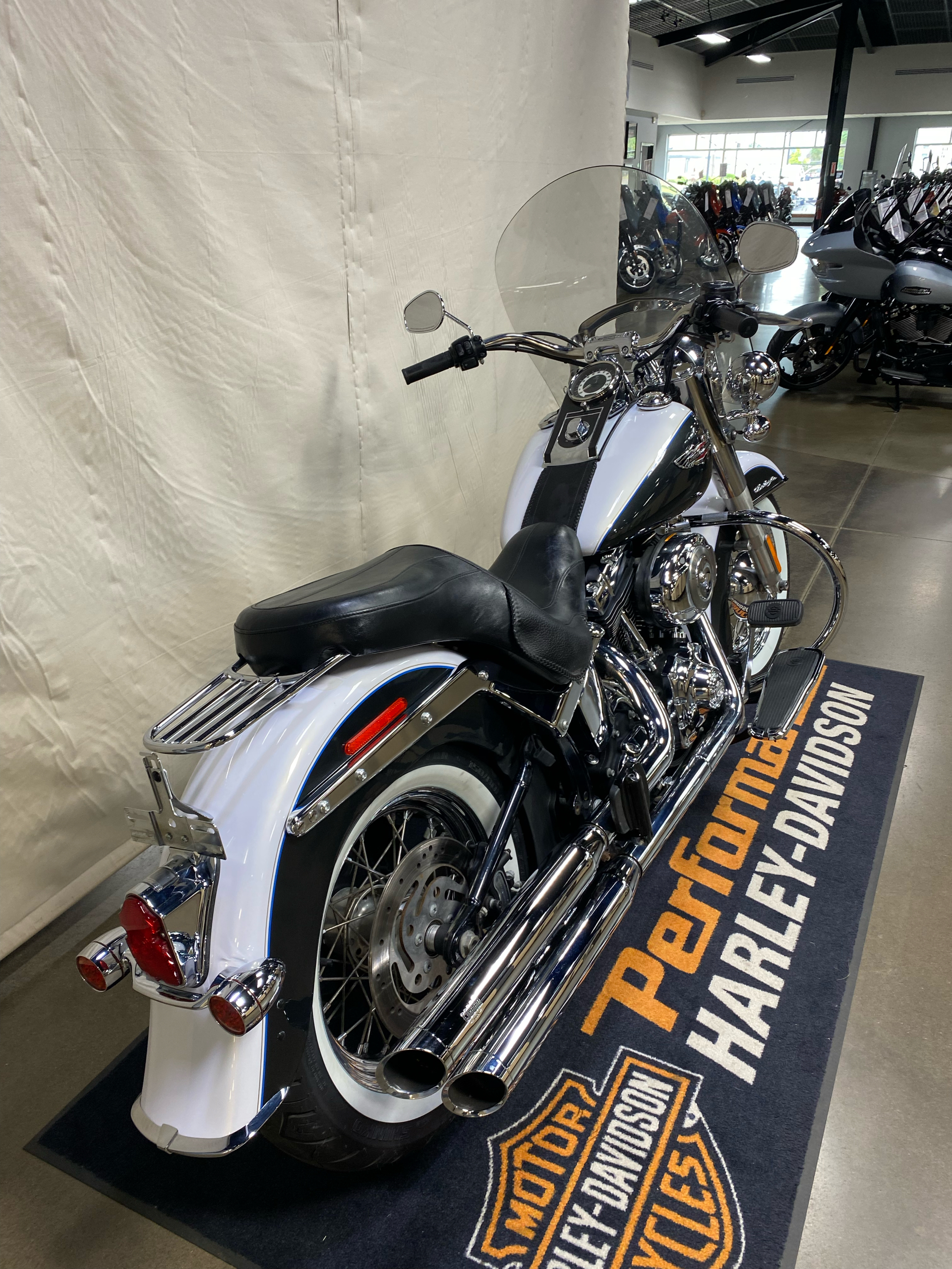 Used 2009 Harley-Davidson Softail® Deluxe Two-tone White Used 2009 Harley-Davidson Softail® Deluxe Two-tone White