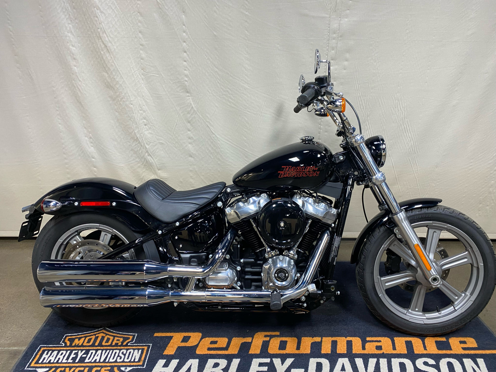 【SALE】 Used Black Vivid Standard Softail® Harley-Davidson 2023 ピンズ・ピンバッジ・缶バッジ