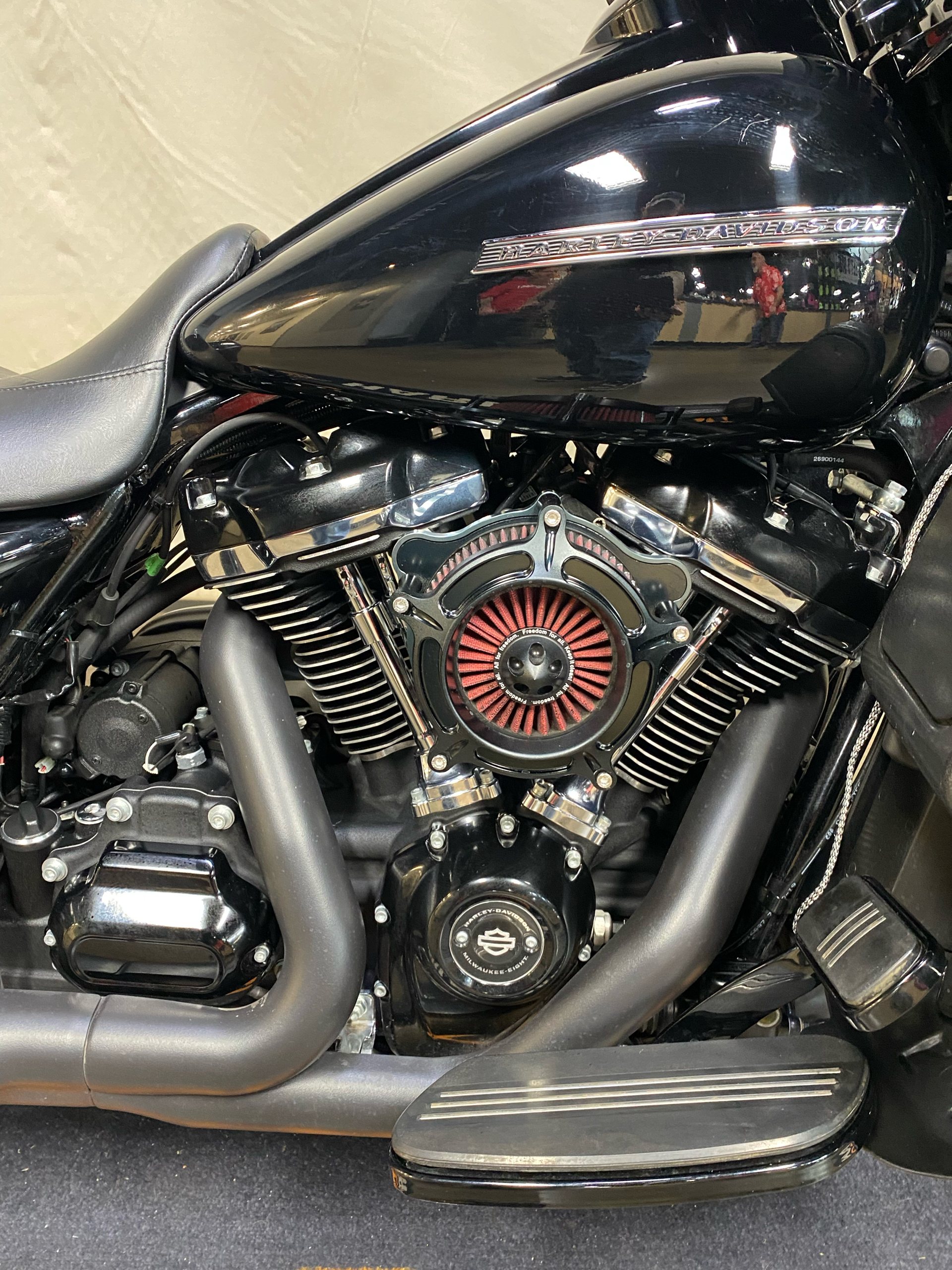 i*u様 HARLEY-DAVIDSON タンク 黒 OEM Harley Davidson 08+ FLT TOURING Vivid Black FUEL GAS