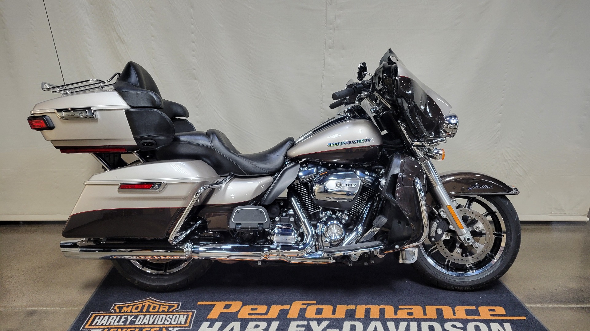 Used 2018 Harley-Davidson Ultra Limited Silver Fortune