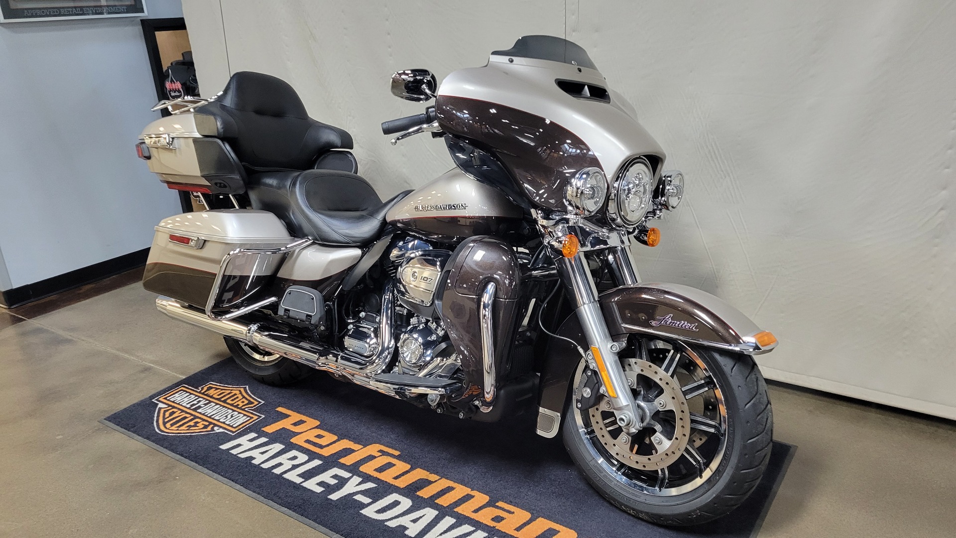 今ならほぼ即納！ Used 2018 Harley-Davidson Ultra Limited Silver Fortune ミュージシャン