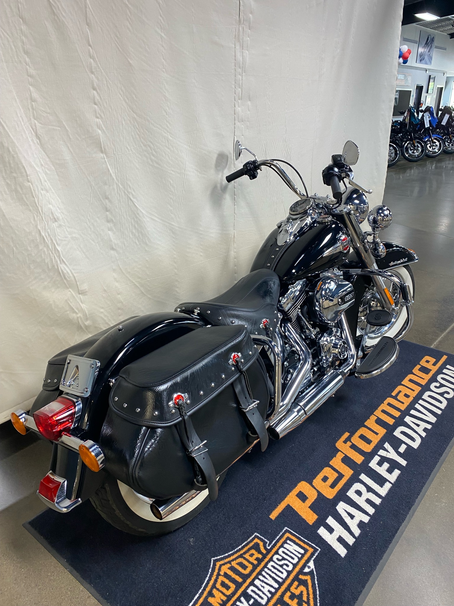 2017 Harley-Davidson Heritage Softail® Classic 4