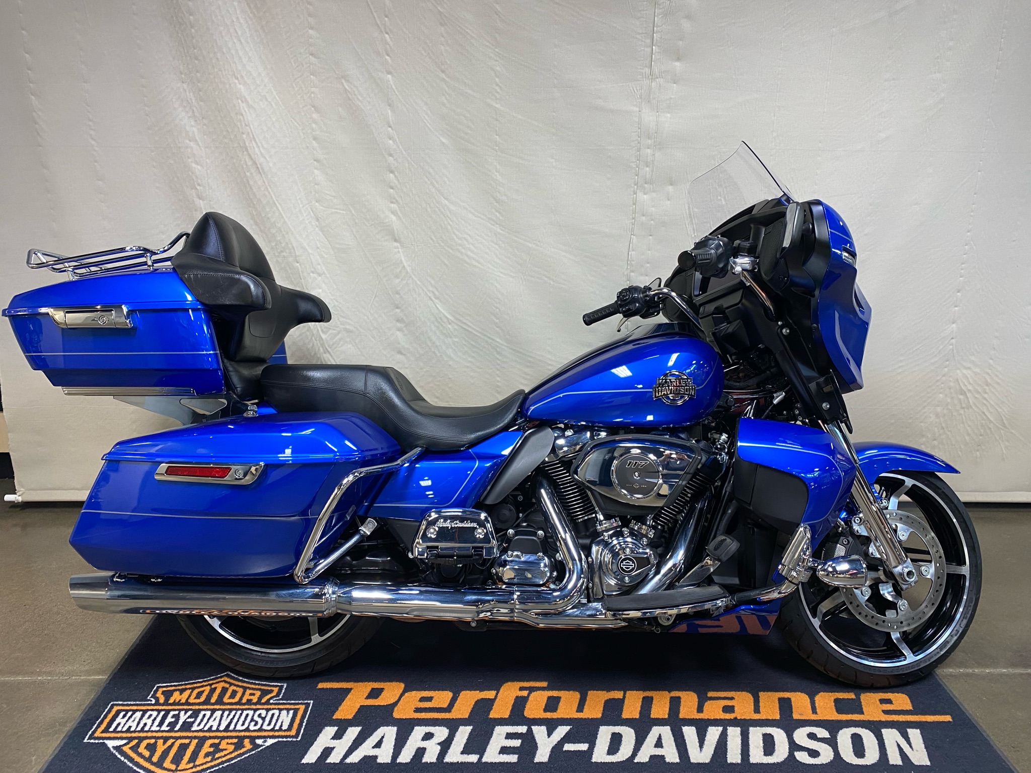 2025 Harley-Davidson Street Glide® Ultra 1
