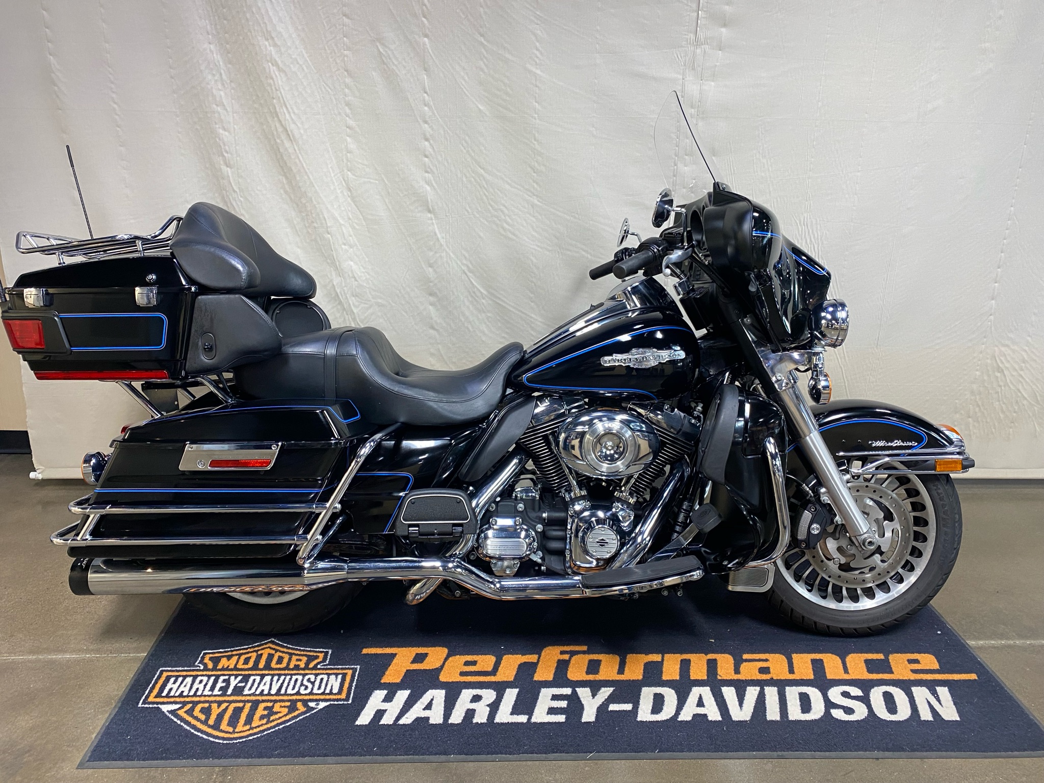 2013 Harley-Davidson Electra Glide® Ultra Limited 1