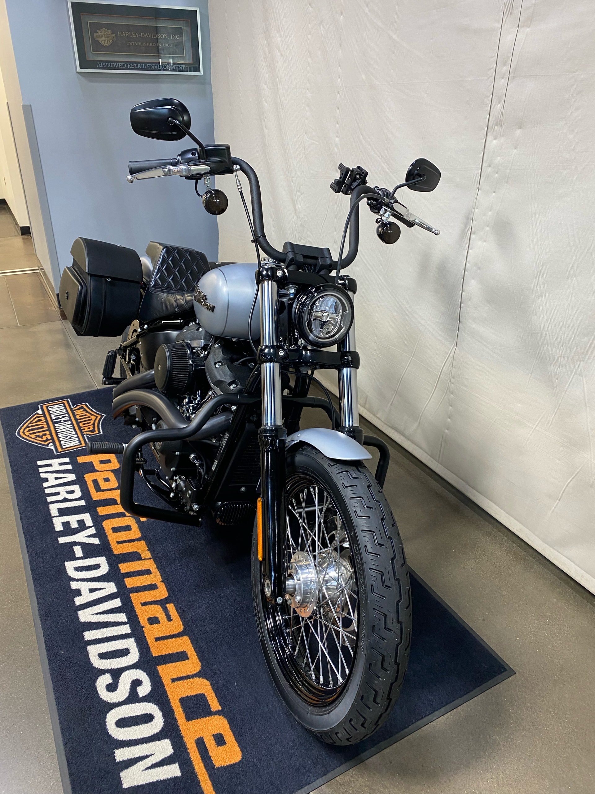 Used 2020 Harley-Davidson Street Bob® Barracuda Silver Denim | Motorcycles  in Syracuse NY | B067395Z