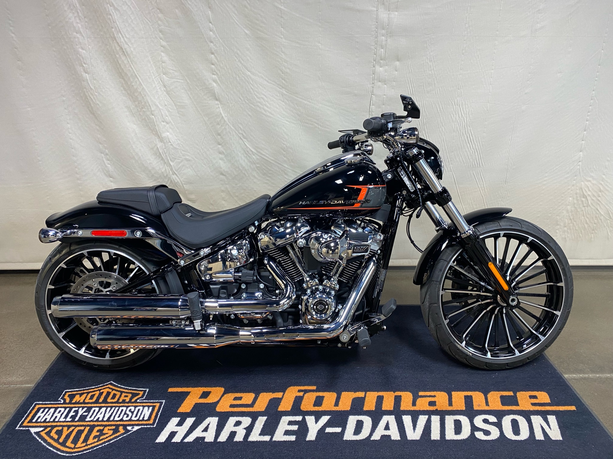 Used 2024 Harley-Davidson Breakout® Vivid Black | Motorcycles in