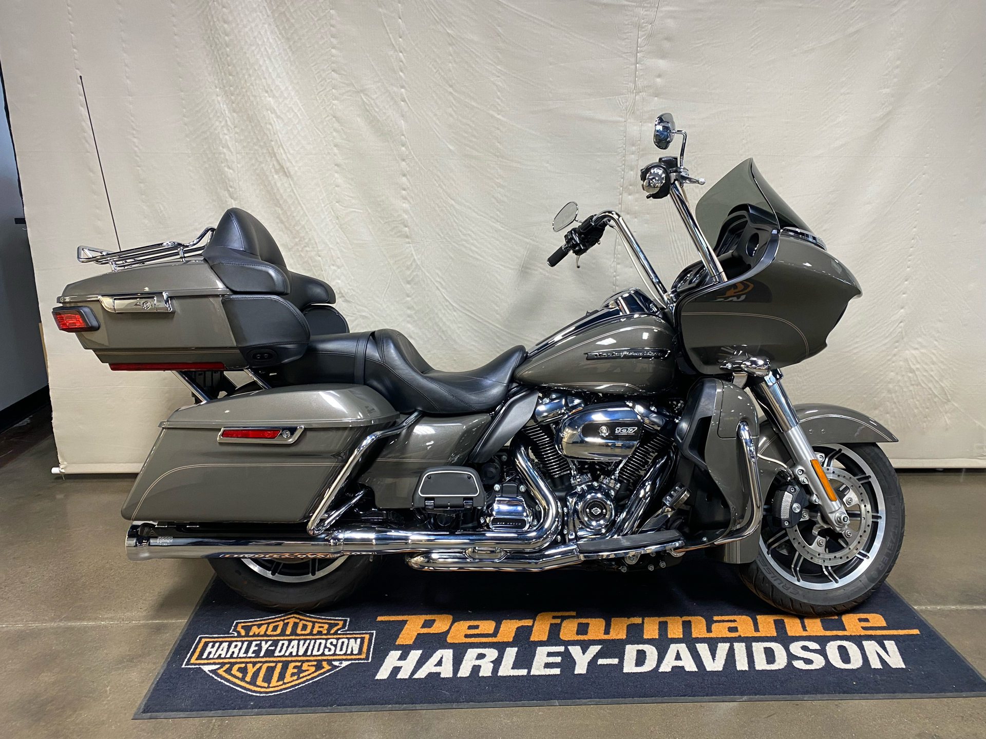 Used 2018 Harley-Davidson Road Glide® Ultra Industrial Gray