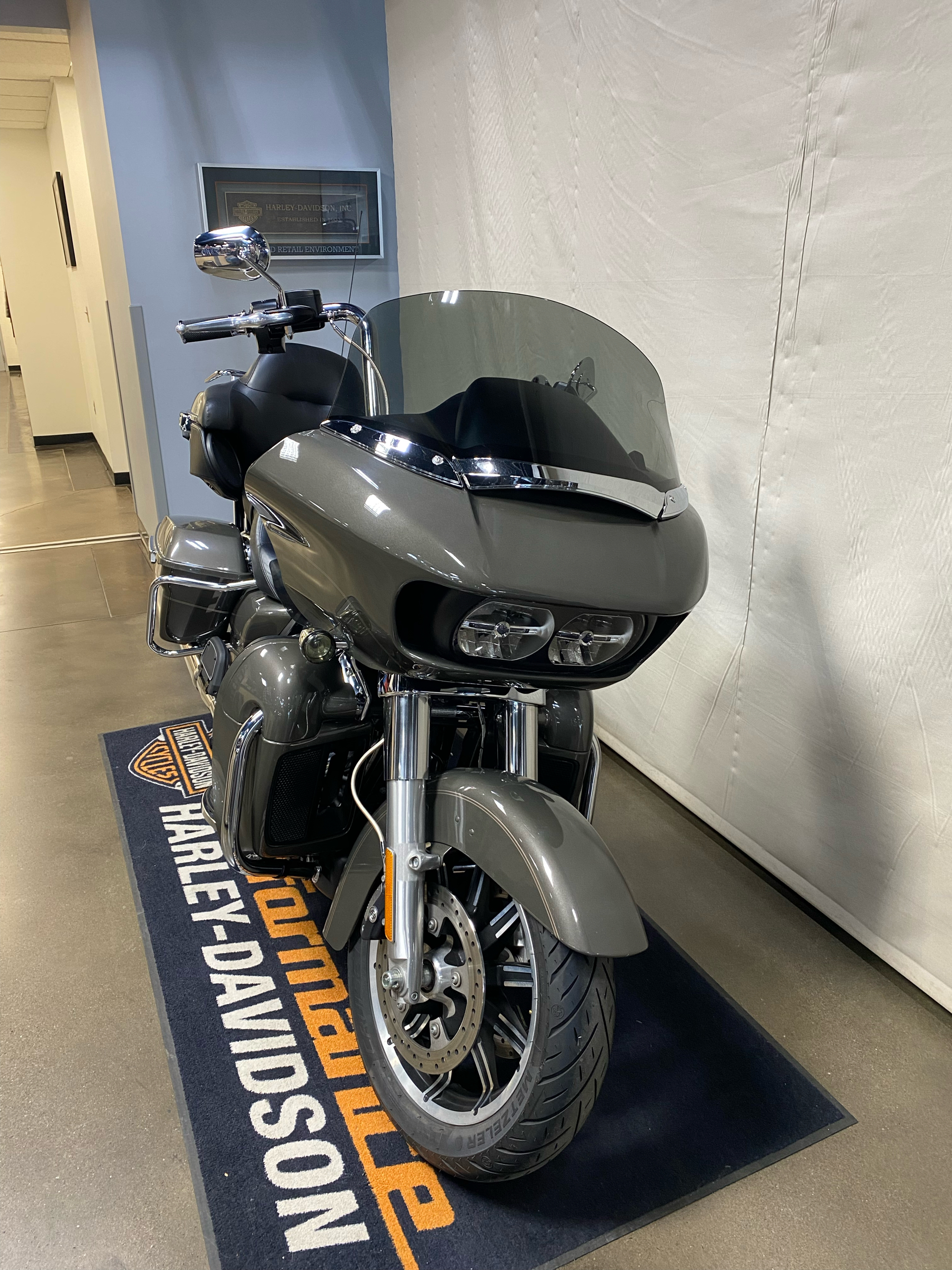 Used 2018 Harley-Davidson Road Glide® Ultra Industrial Gray
