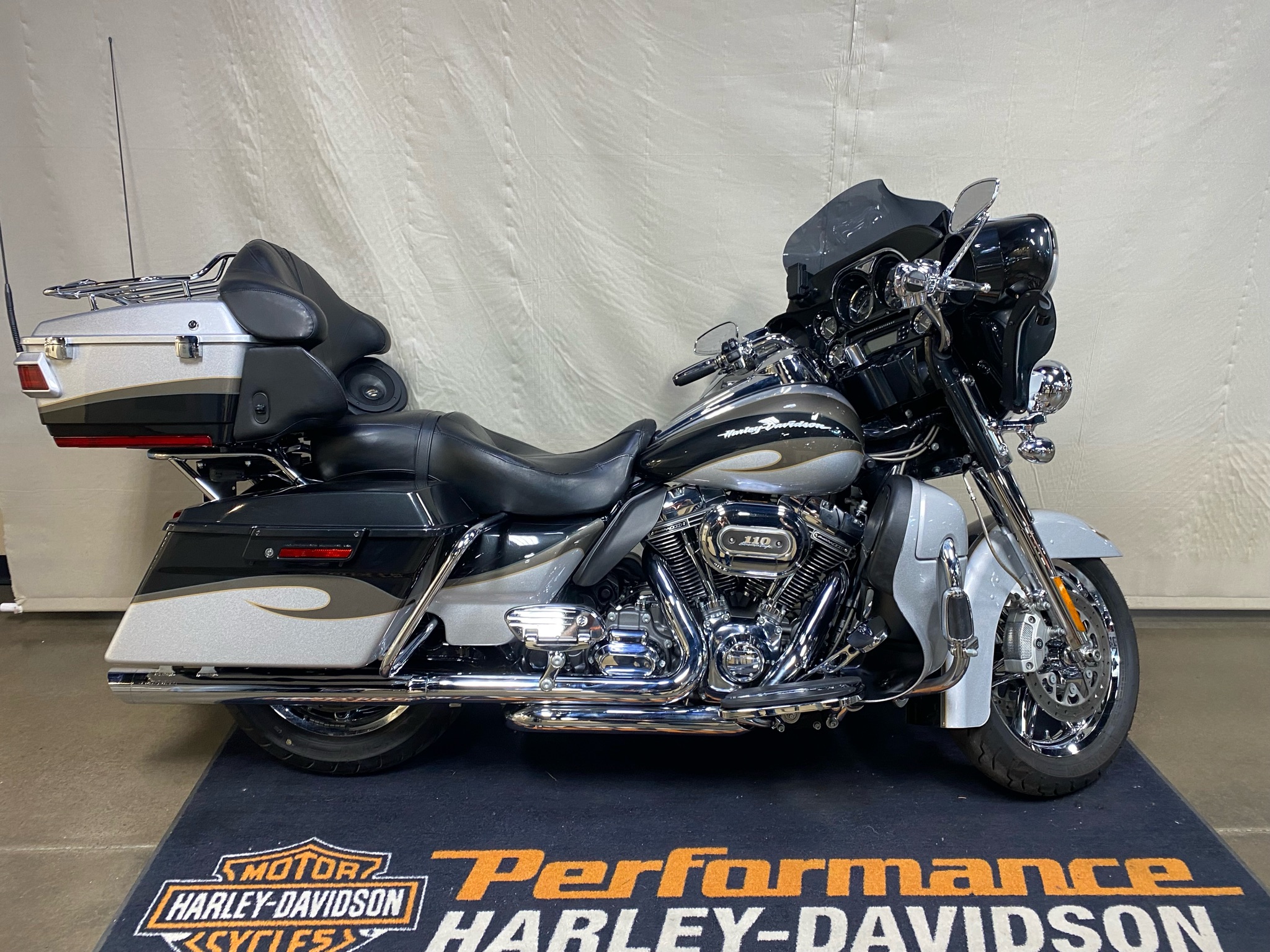 2013 CVO Ultra Classic® Electra Glide®
