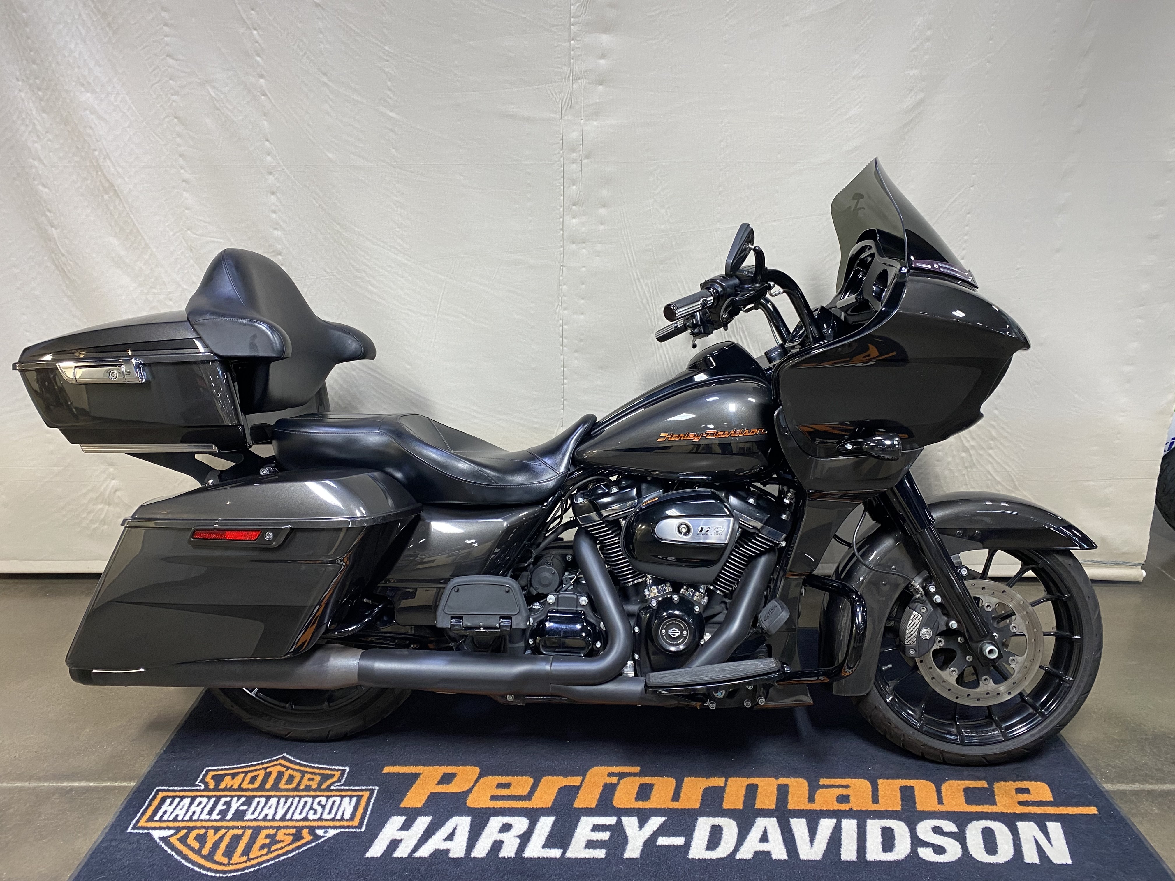 美品 タイレル SRV 黒鉄スパークマット FX csi fxrダホン ターン Used 2019 Harley-Davidson Road Glide® Special Silver Flux / Black