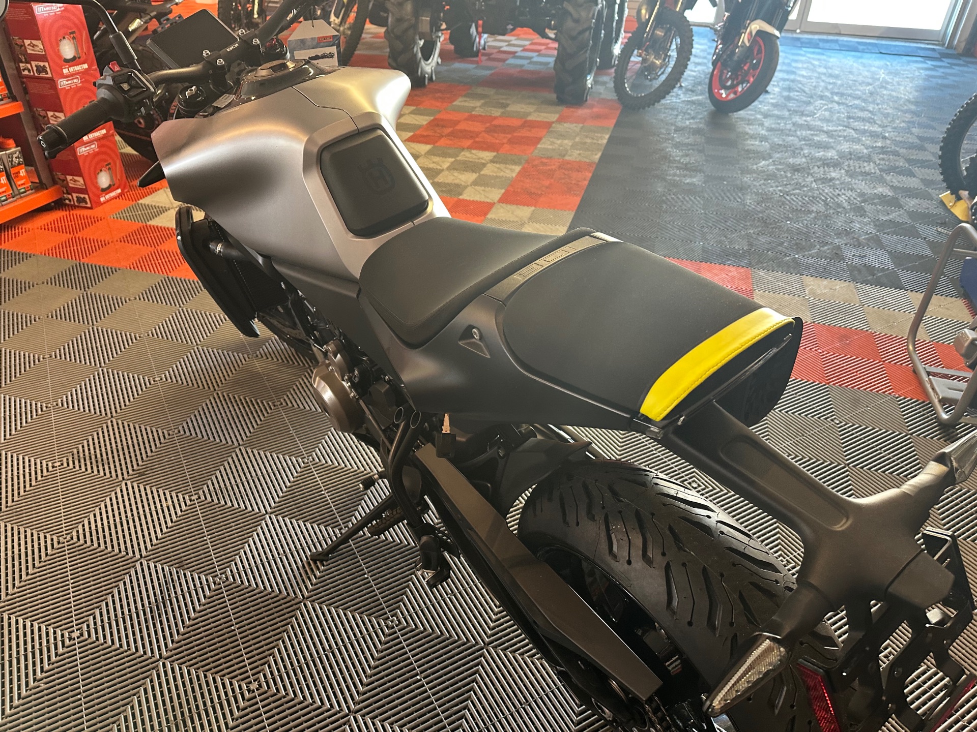 2025 Husqvarna Vitpilen 801 3