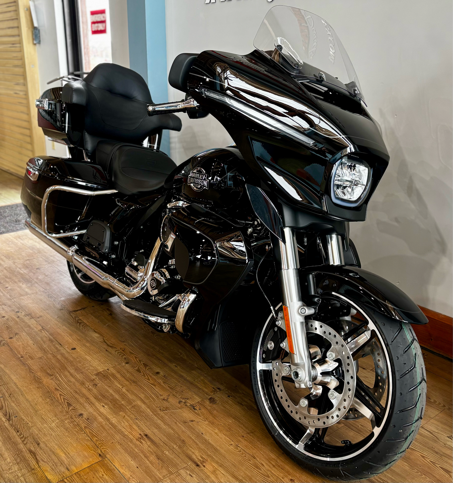 2025 Harley-Davidson Street Glide® Ultra in Loveland, Colorado - Photo 2