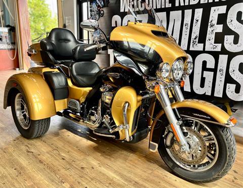 2017 Harley-Davidson Tri Glide® Ultra in Loveland, Colorado - Photo 2
