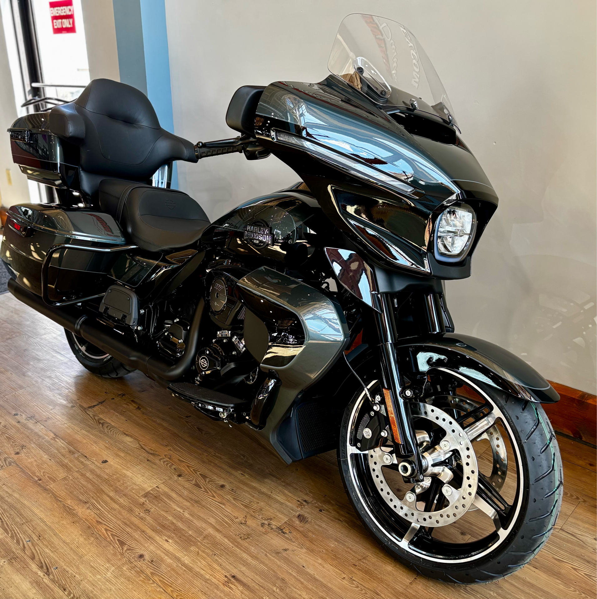 2025 Harley-Davidson Street Glide® Ultra in Loveland, Colorado - Photo 2