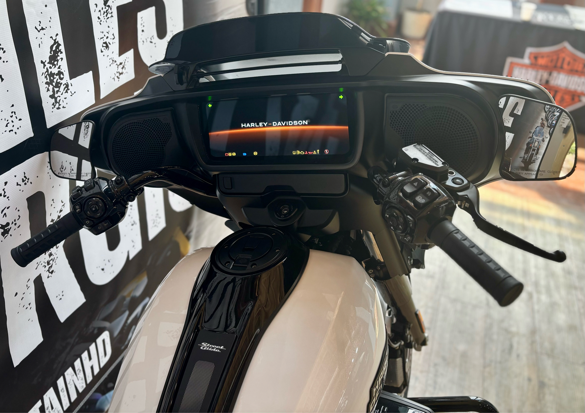 2024 Harley-Davidson Street Glide® in Loveland, Colorado - Photo 10