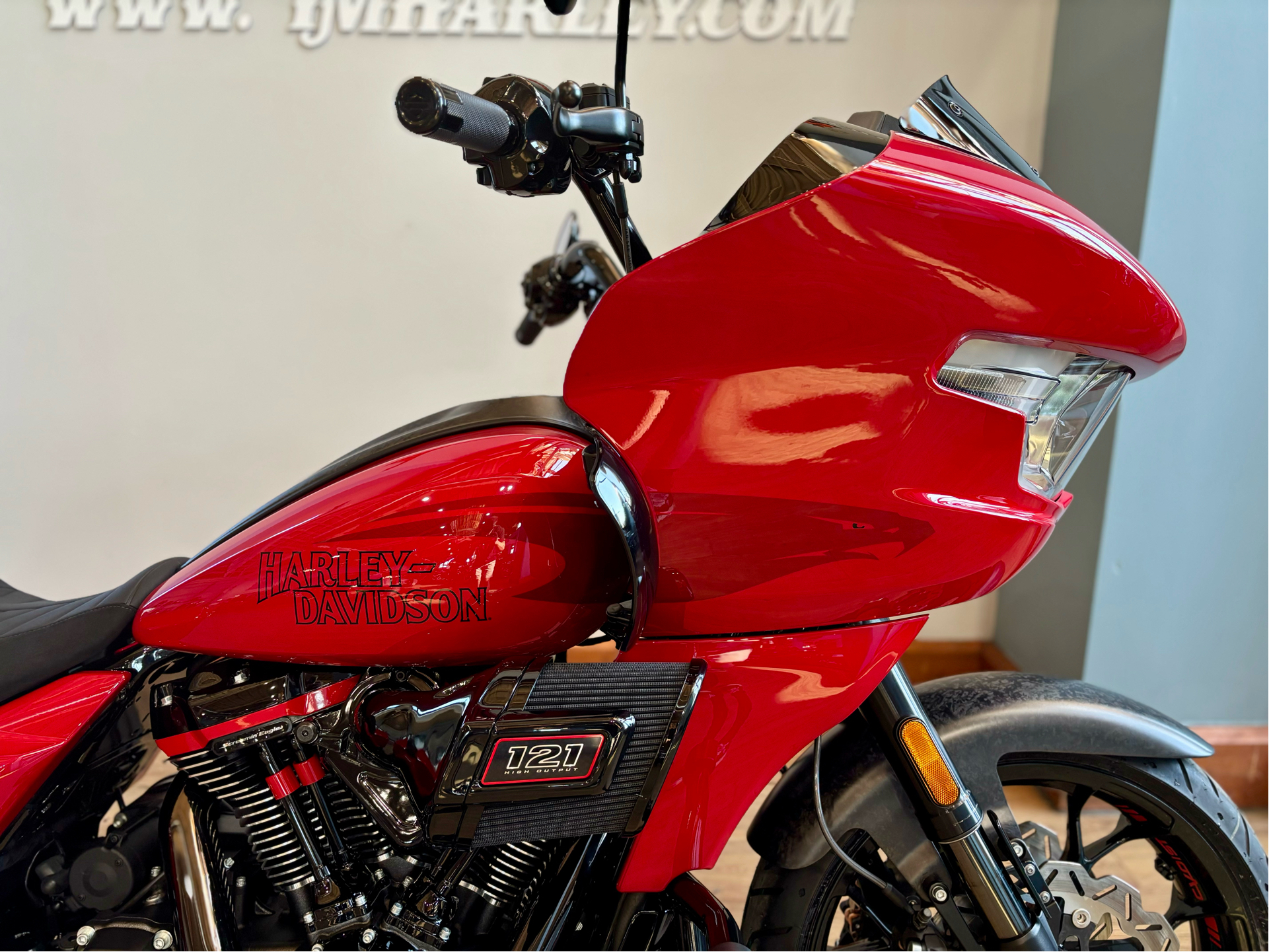 2025 Harley-Davidson CVO™ Road Glide® ST in Loveland, Colorado - Photo 7