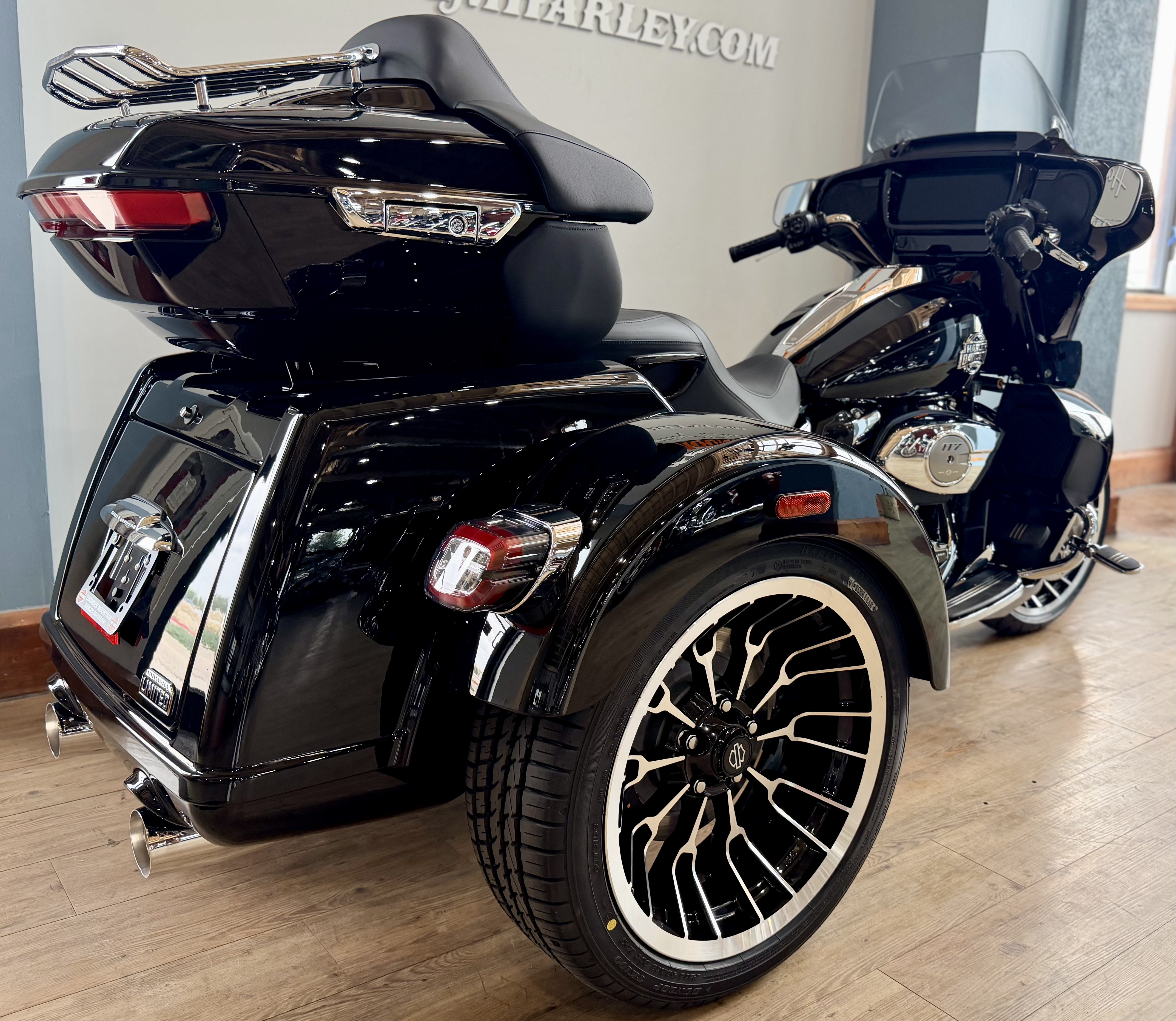 2026 Harley-Davidson Street Glide® 3 Limited in Loveland, Colorado - Photo 3