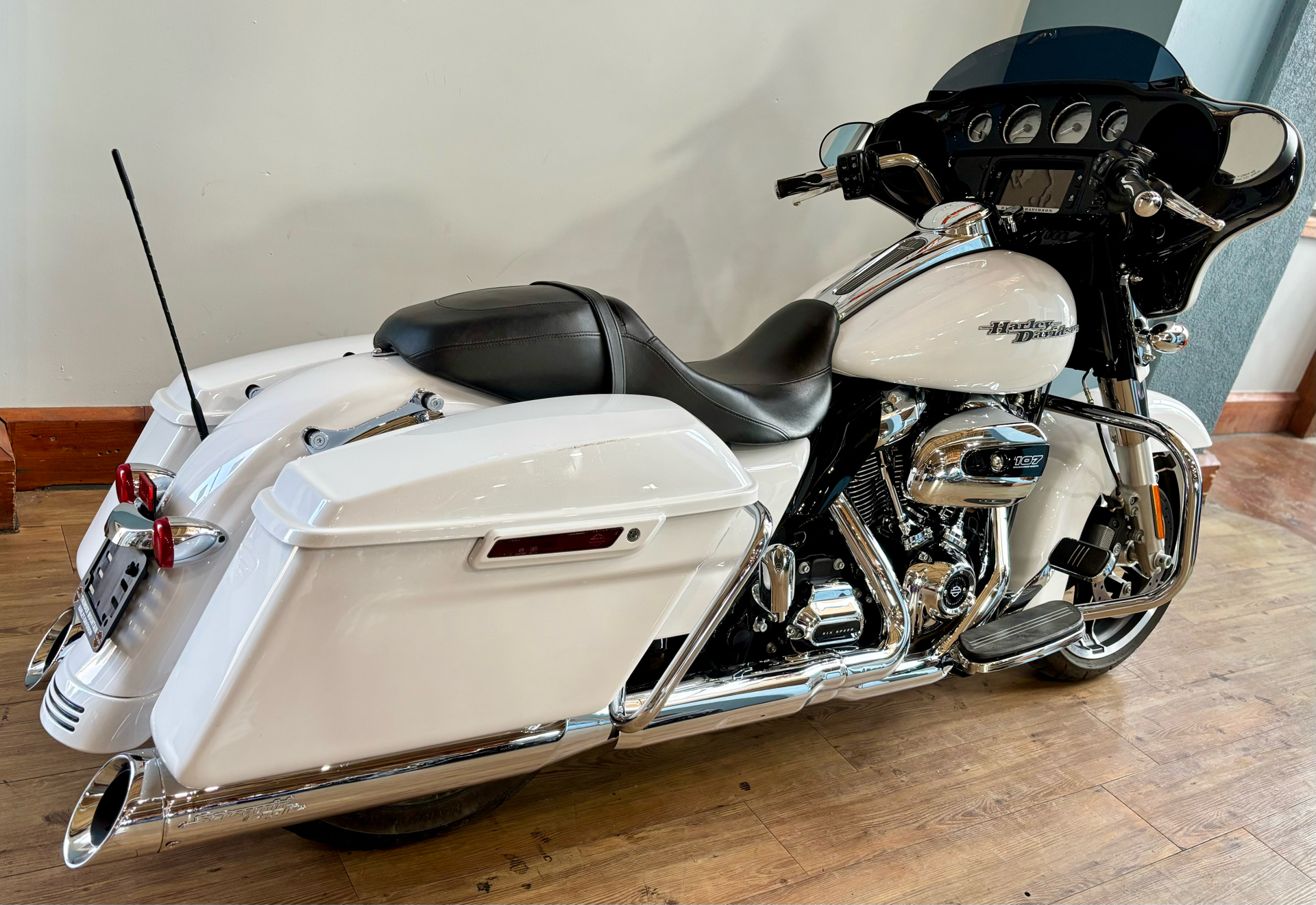 2017 Harley-Davidson Street Glide® Special in Loveland, Colorado - Photo 3