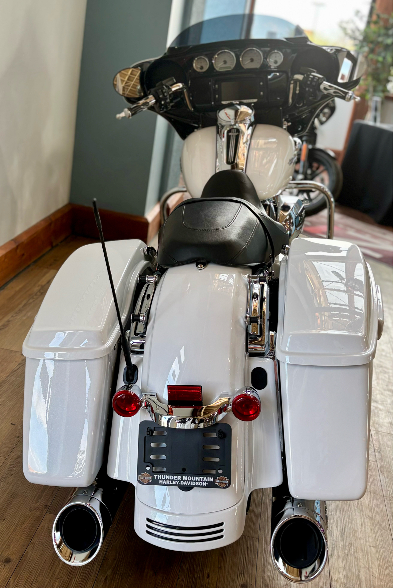 2017 Harley-Davidson Street Glide® Special in Loveland, Colorado - Photo 5