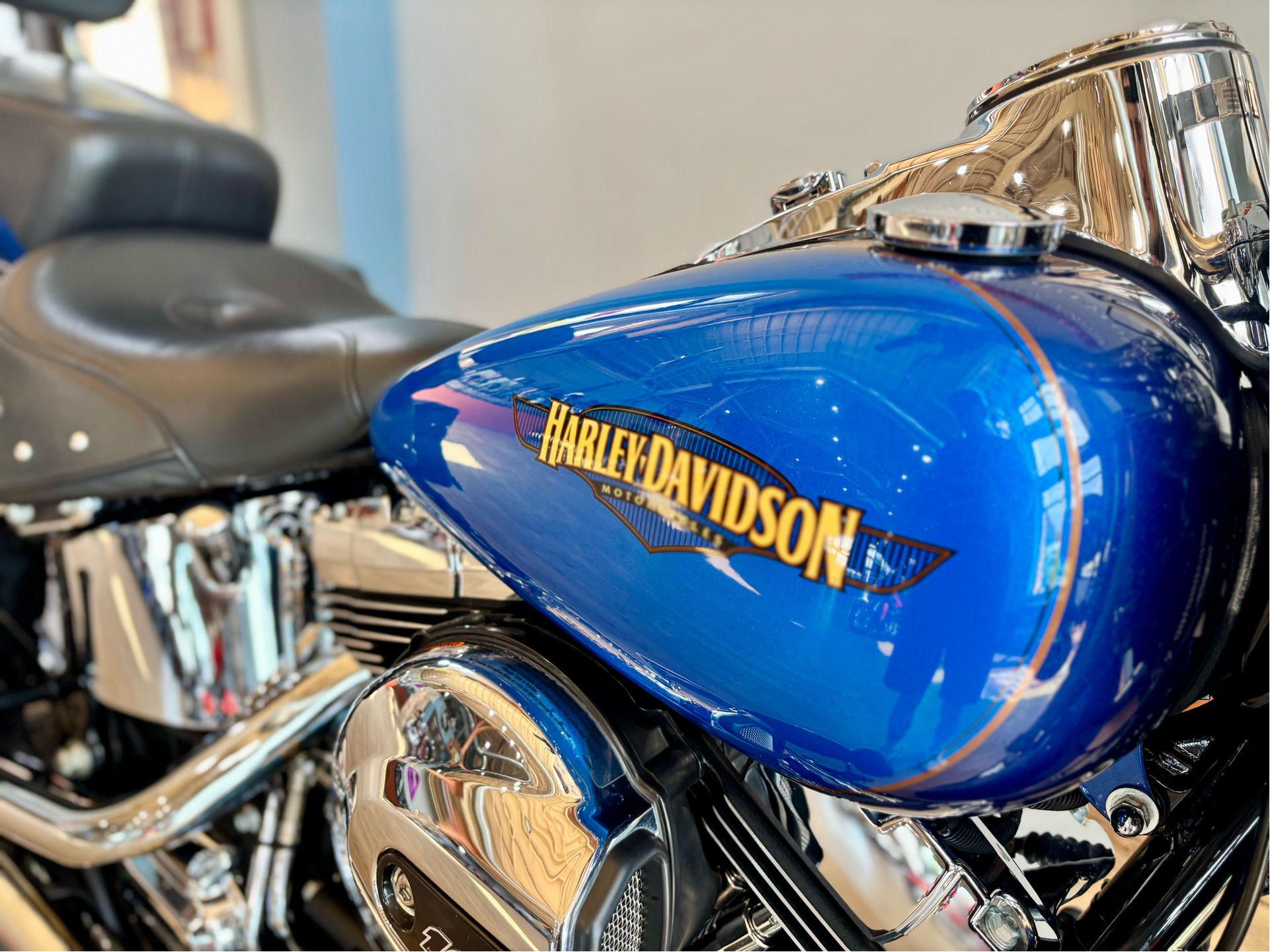 2017 Harley-Davidson Heritage Softail® Classic in Loveland, Colorado - Photo 6