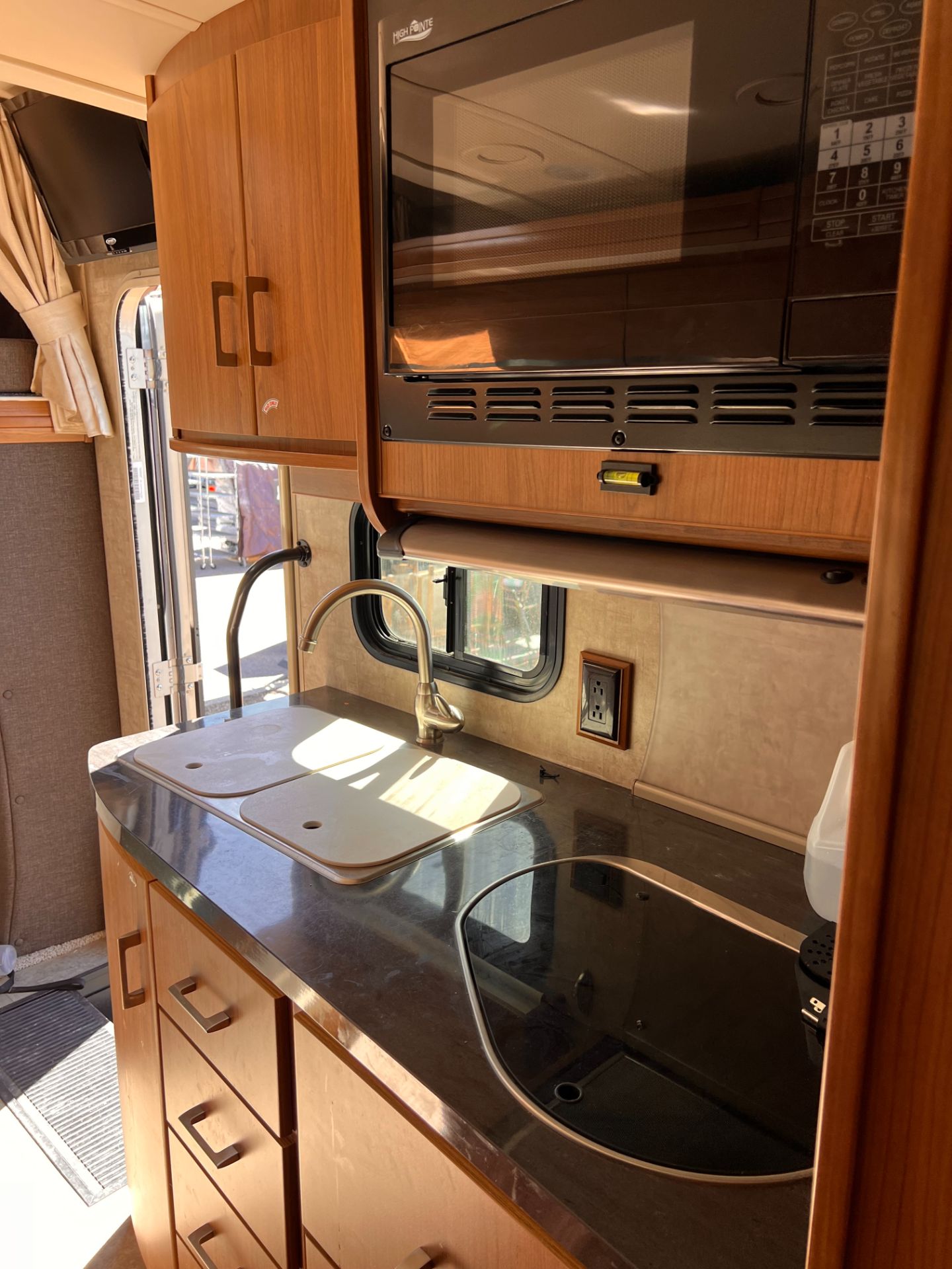2015 Winnebago View M-24J Mercedes Sprinter 6 Cylinder Turbo Diesel in Loveland, Colorado - Photo 3