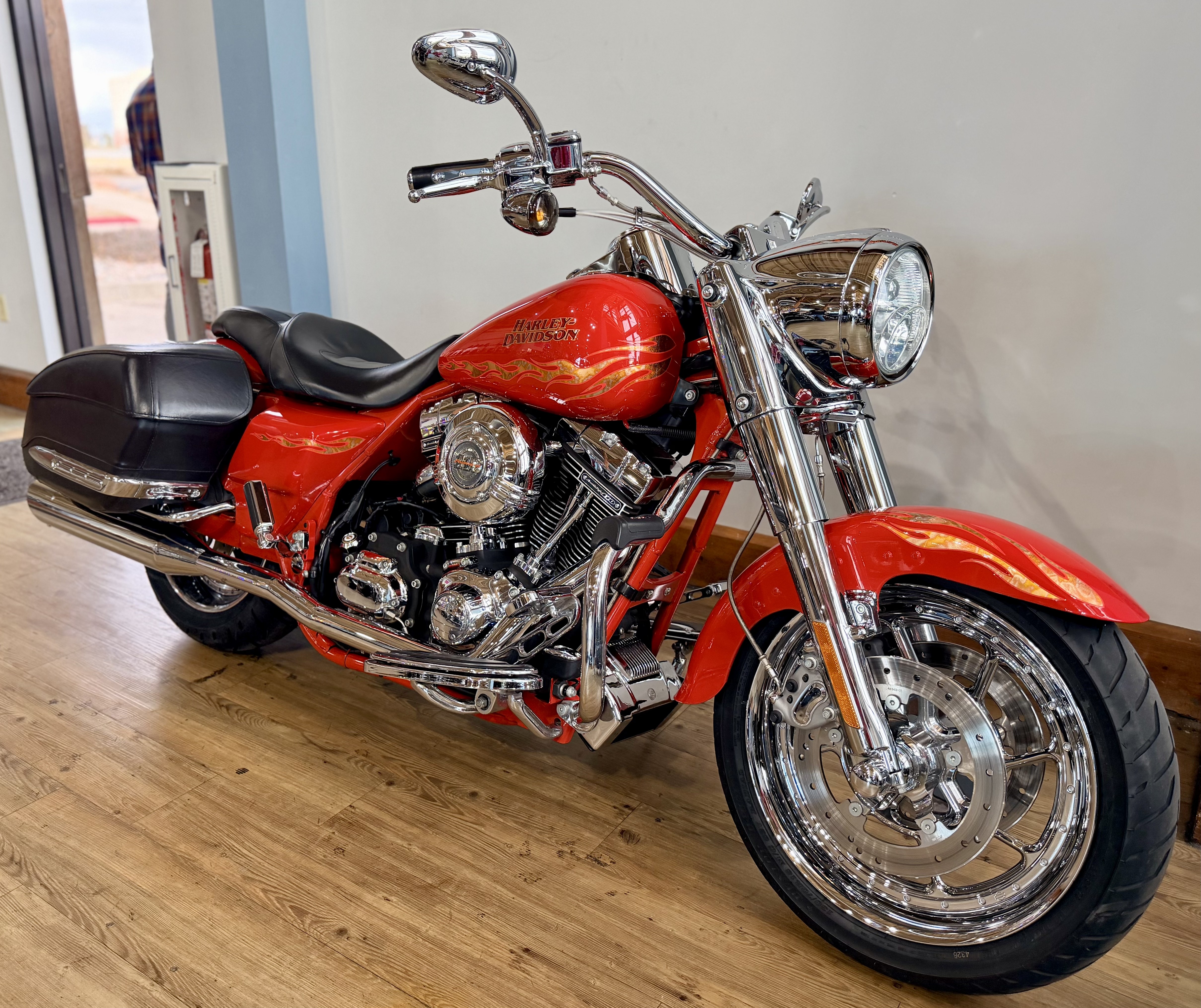 2007 Harley-Davidson CVO™ Screamin' Eagle® Road King® in Loveland, Colorado - Photo 2