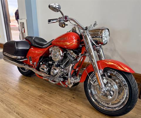 2007 Harley-Davidson CVO™ Screamin' Eagle® Road King® in Loveland, Colorado - Photo 2