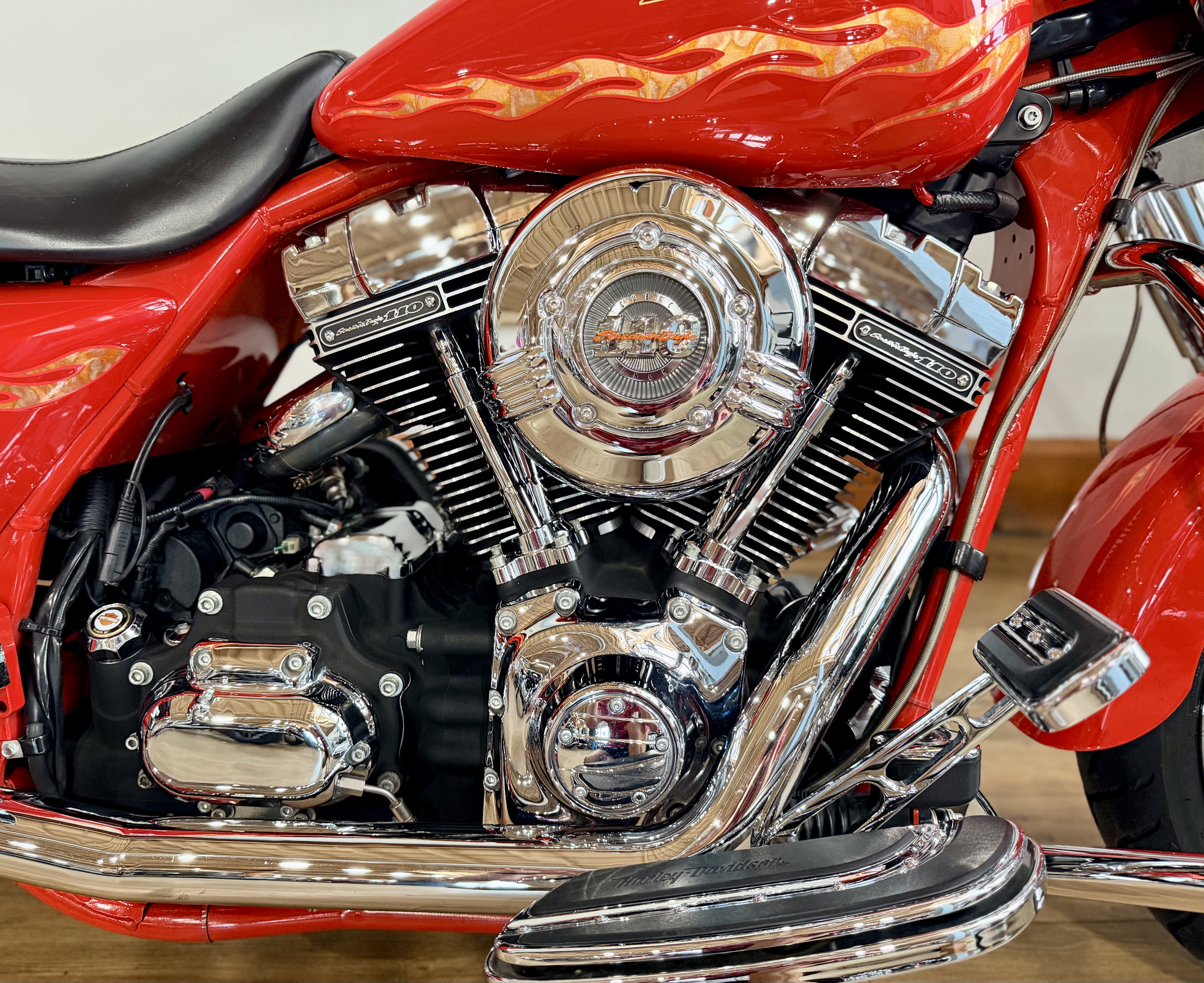 2007 Harley-Davidson CVO™ Screamin' Eagle® Road King® in Loveland, Colorado - Photo 7