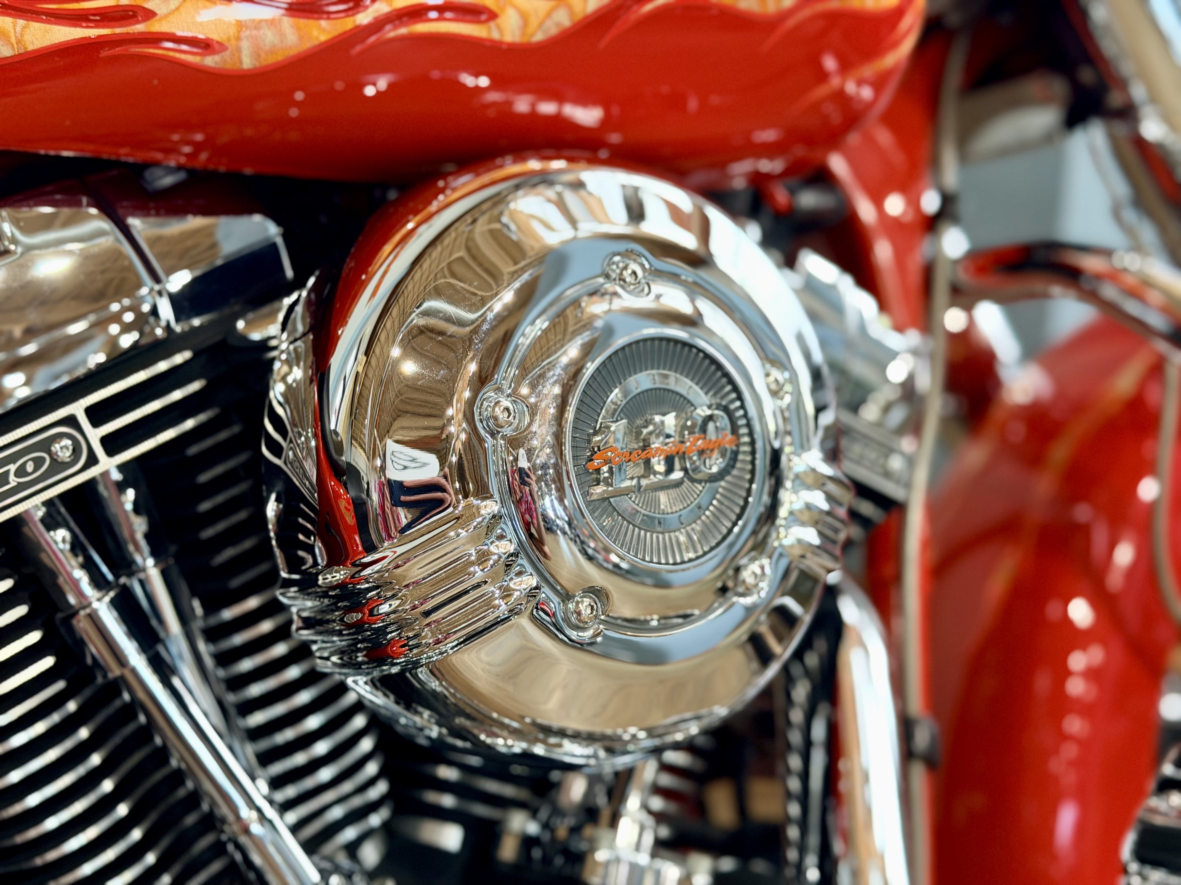 2007 Harley-Davidson CVO™ Screamin' Eagle® Road King® in Loveland, Colorado - Photo 8