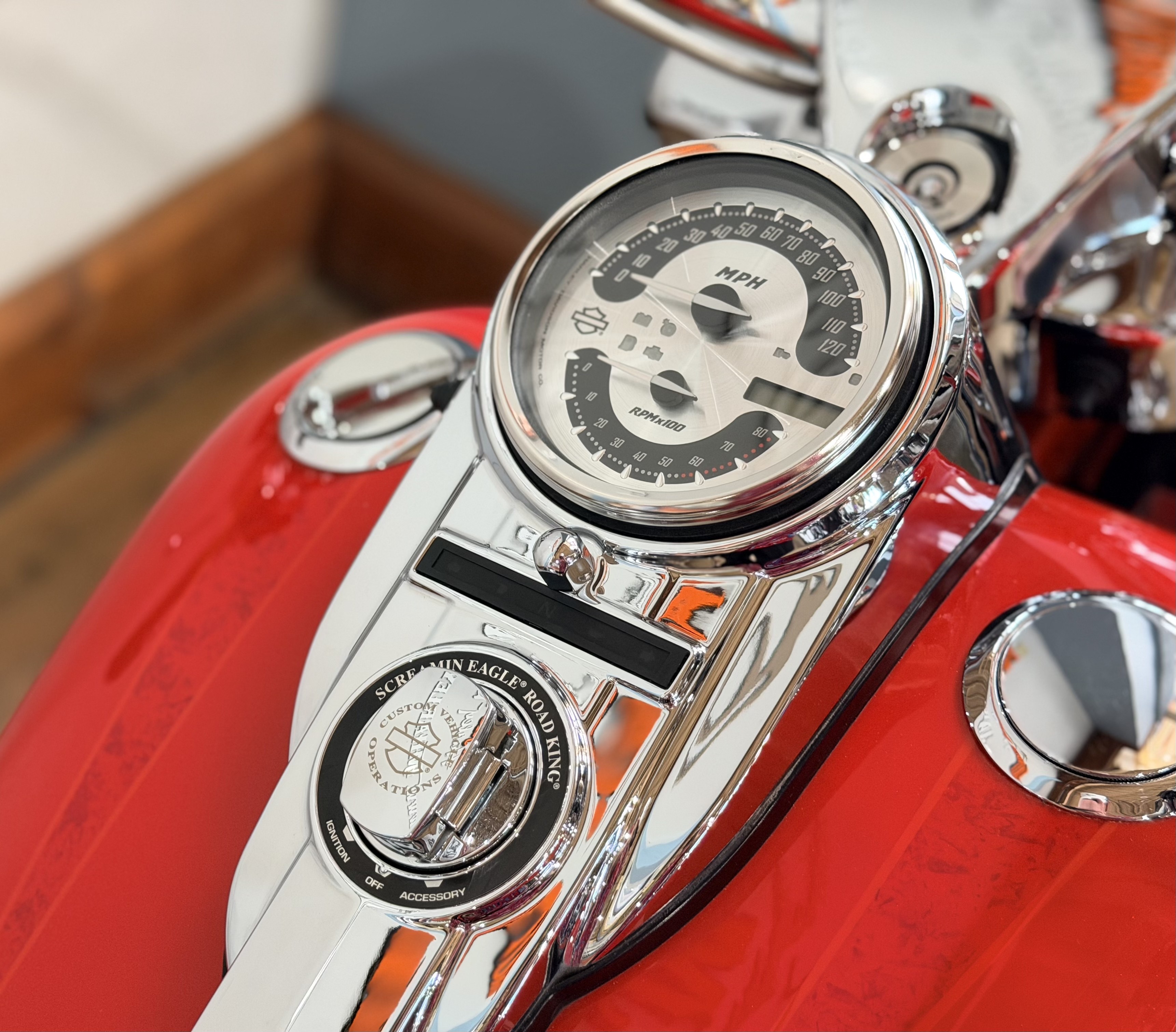 2007 Harley-Davidson CVO™ Screamin' Eagle® Road King® in Loveland, Colorado - Photo 15