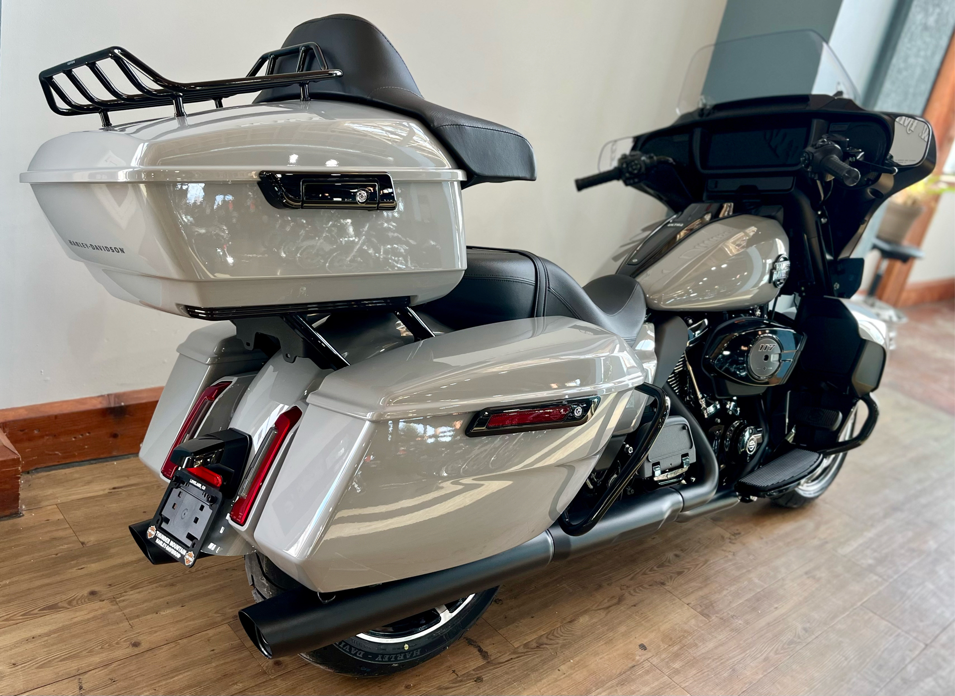 2025 Harley-Davidson Street Glide® Ultra in Loveland, Colorado - Photo 3