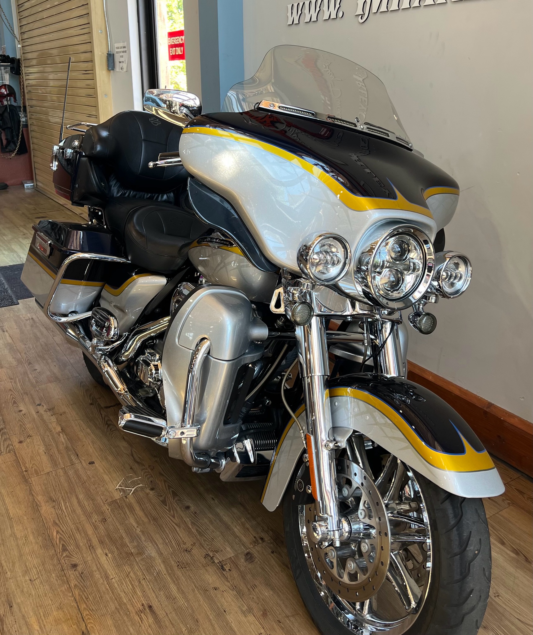 2012 Harley-Davidson CVO™ Ultra Classic® Electra Glide® in Loveland, Colorado - Photo 2