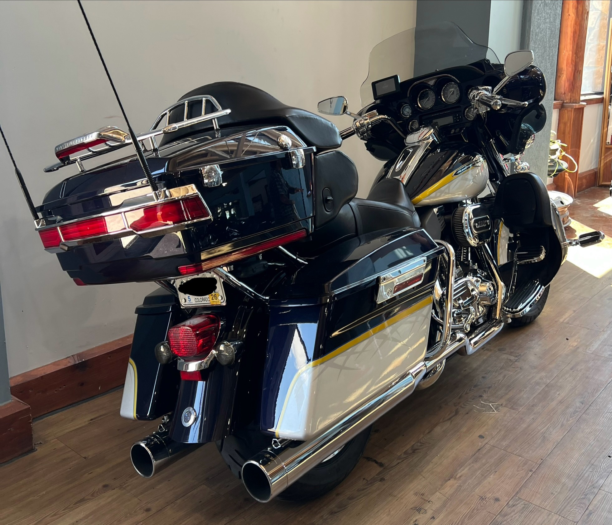 2012 Harley-Davidson CVO™ Ultra Classic® Electra Glide® in Loveland, Colorado - Photo 5