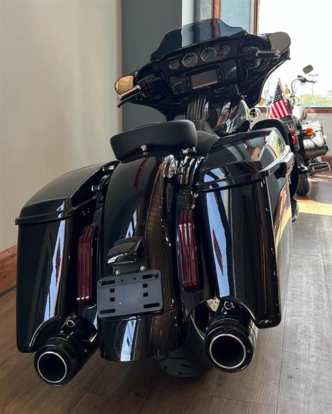 2017 Harley-Davidson CVO™ Street Glide® in Loveland, Colorado - Photo 5