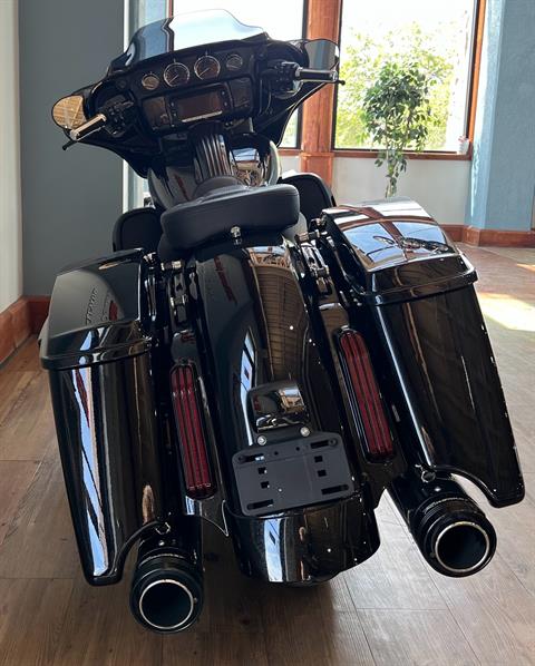 2017 Harley-Davidson CVO™ Street Glide® in Loveland, Colorado - Photo 6