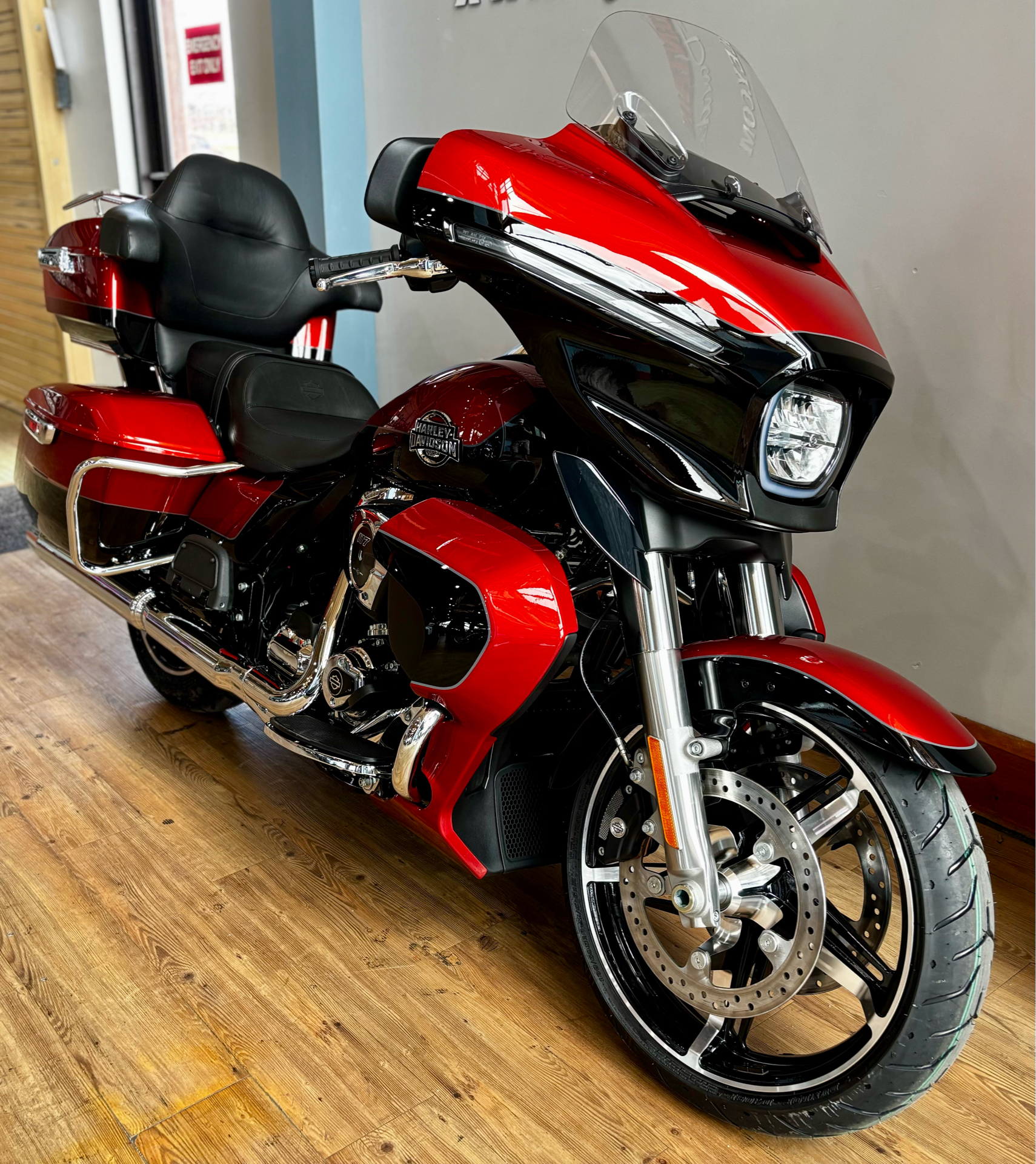 2025 Harley-Davidson Street Glide® Ultra in Loveland, Colorado - Photo 2