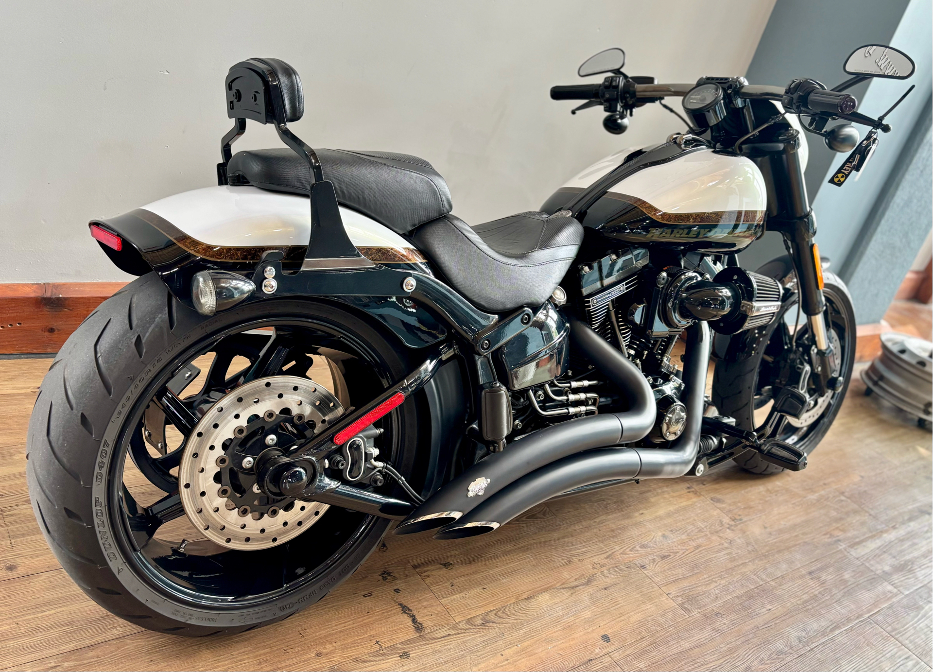2016 Harley-Davidson CVO™ Pro Street Breakout® in Loveland, Colorado - Photo 3
