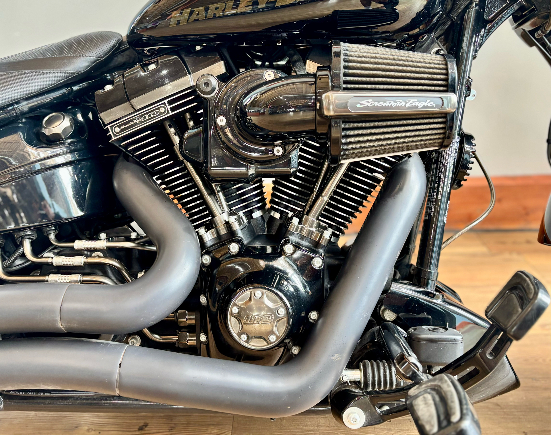 2016 Harley-Davidson CVO™ Pro Street Breakout® in Loveland, Colorado - Photo 7