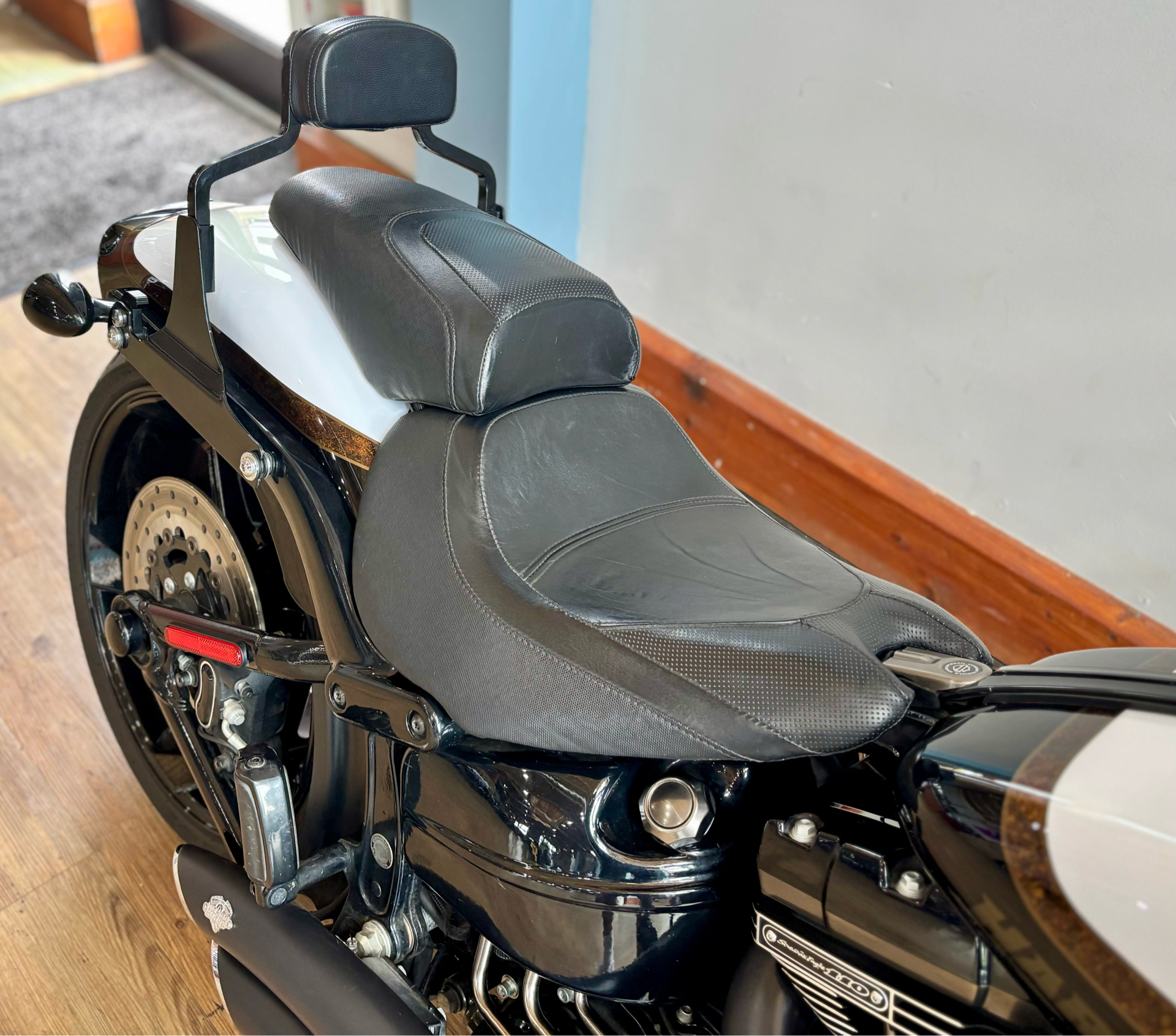 2016 Harley-Davidson CVO™ Pro Street Breakout® in Loveland, Colorado - Photo 8