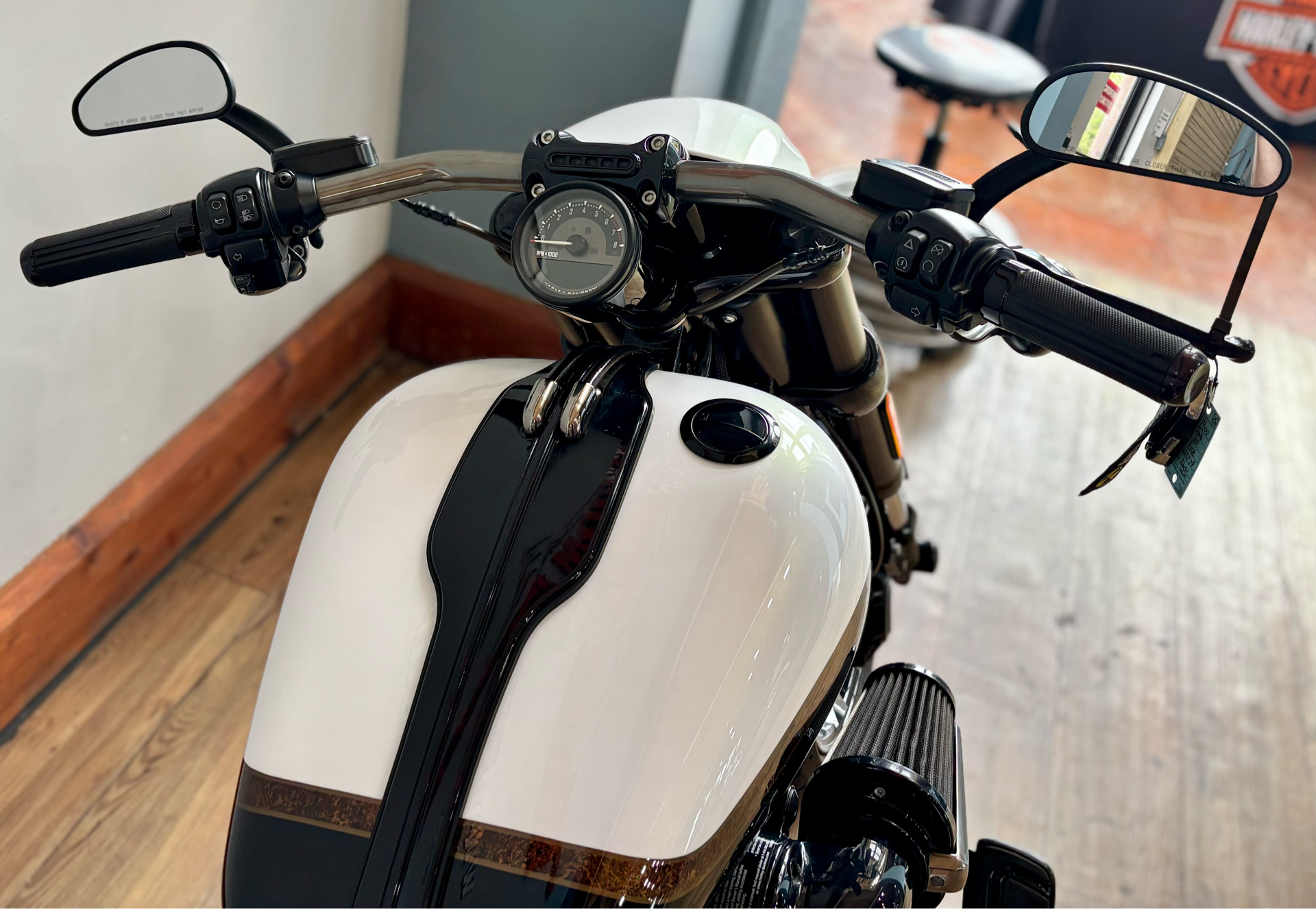 2016 Harley-Davidson CVO™ Pro Street Breakout® in Loveland, Colorado - Photo 13